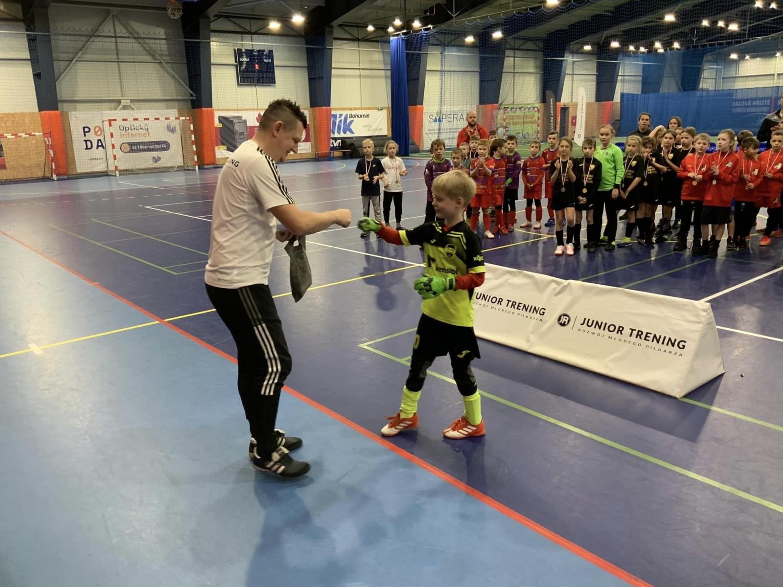 Zdjęcie w galerii na portalu naszwodzislaw.com: Piłkarze rocznika 2015 rywalizowali w Bohuminie [FOTO] wiadomości z regionu