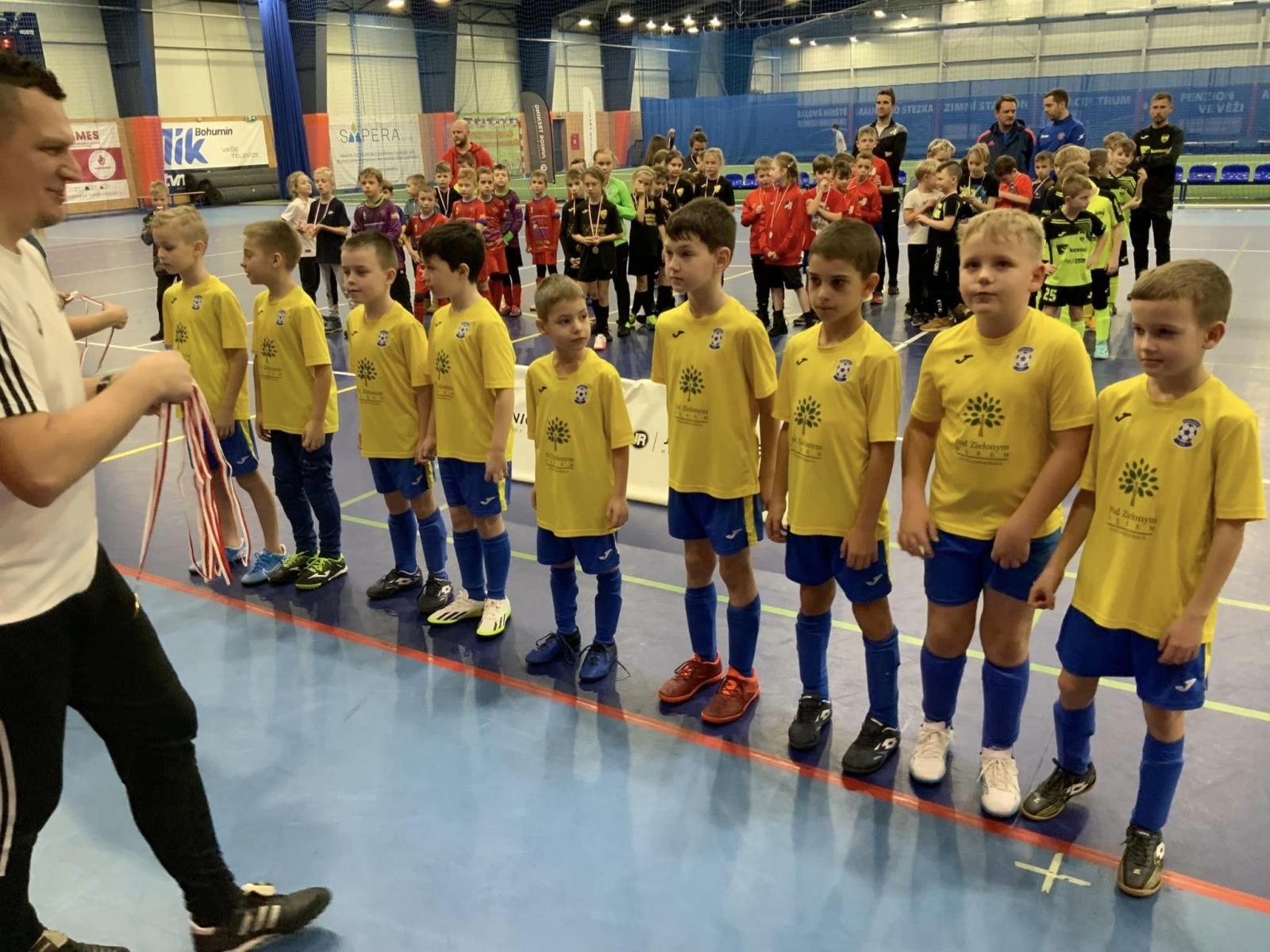 Zdjęcie w galerii na portalu naszwodzislaw.com: Piłkarze rocznika 2015 rywalizowali w Bohuminie [FOTO] wiadomości z regionu