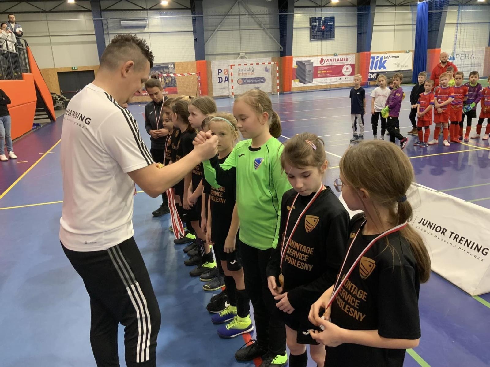 Zdjęcie w galerii na portalu naszwodzislaw.com: Piłkarze rocznika 2015 rywalizowali w Bohuminie [FOTO] wiadomości z regionu