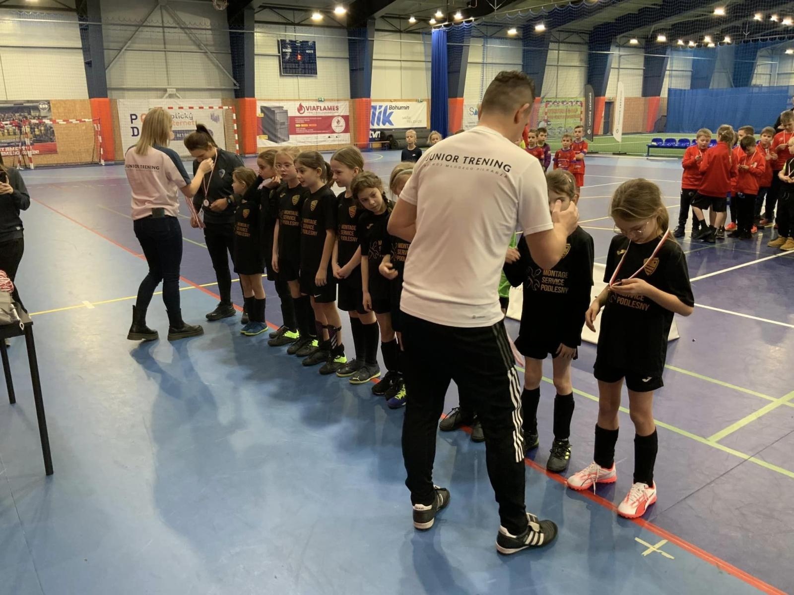 Zdjęcie w galerii na portalu naszwodzislaw.com: Piłkarze rocznika 2015 rywalizowali w Bohuminie [FOTO] wiadomości z regionu