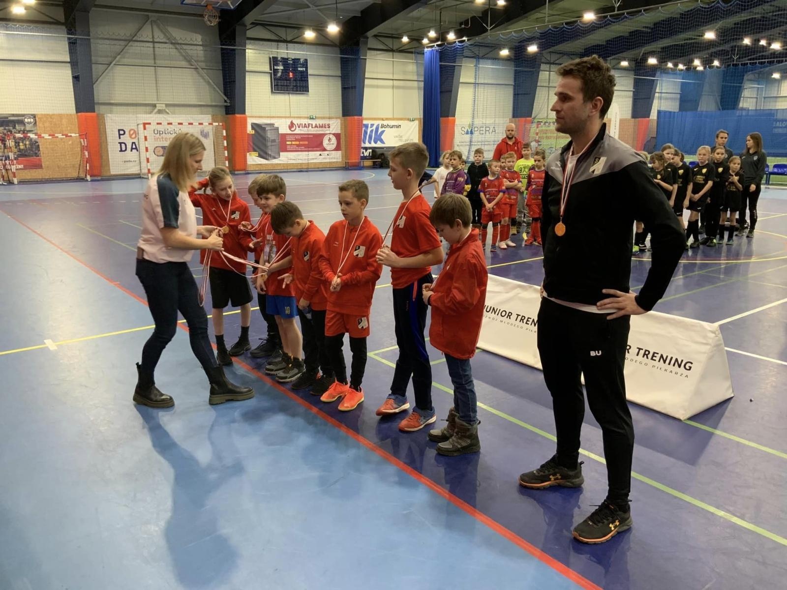 Zdjęcie w galerii na portalu naszwodzislaw.com: Piłkarze rocznika 2015 rywalizowali w Bohuminie [FOTO] wiadomości z regionu