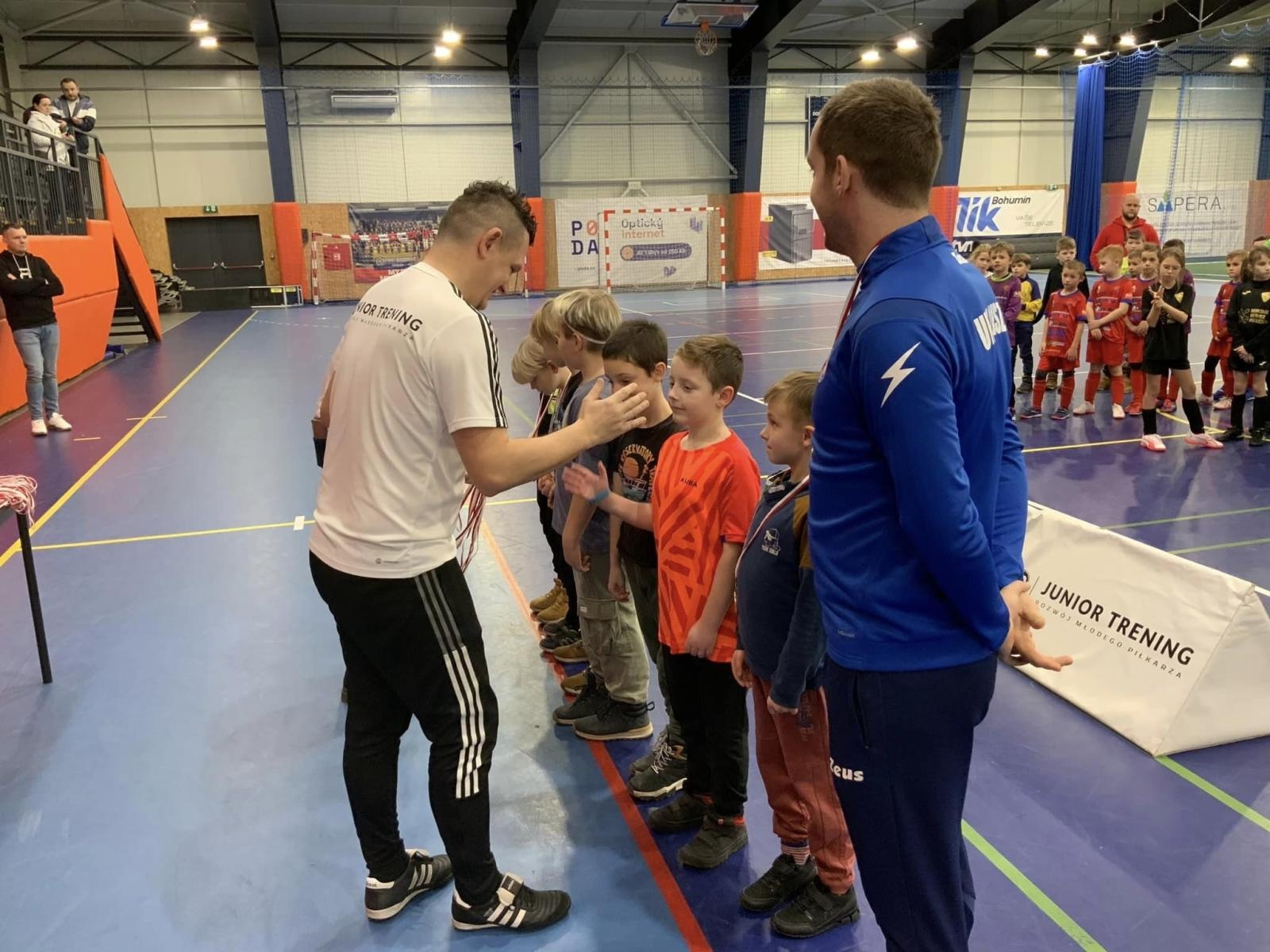 Zdjęcie w galerii na portalu naszwodzislaw.com: Piłkarze rocznika 2015 rywalizowali w Bohuminie [FOTO] wiadomości z regionu