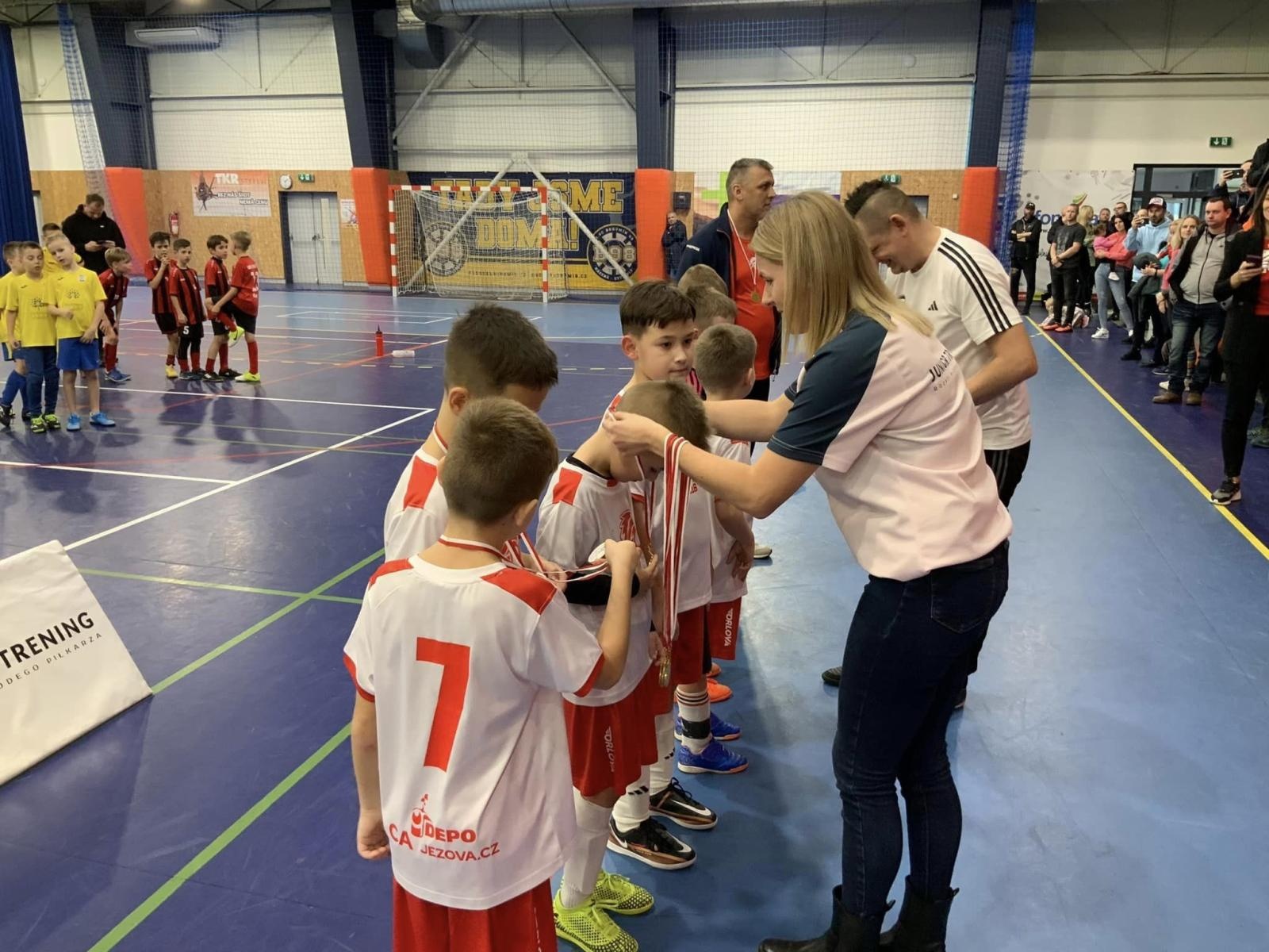 Zdjęcie w galerii na portalu naszwodzislaw.com: Piłkarze rocznika 2015 rywalizowali w Bohuminie [FOTO] wiadomości z regionu