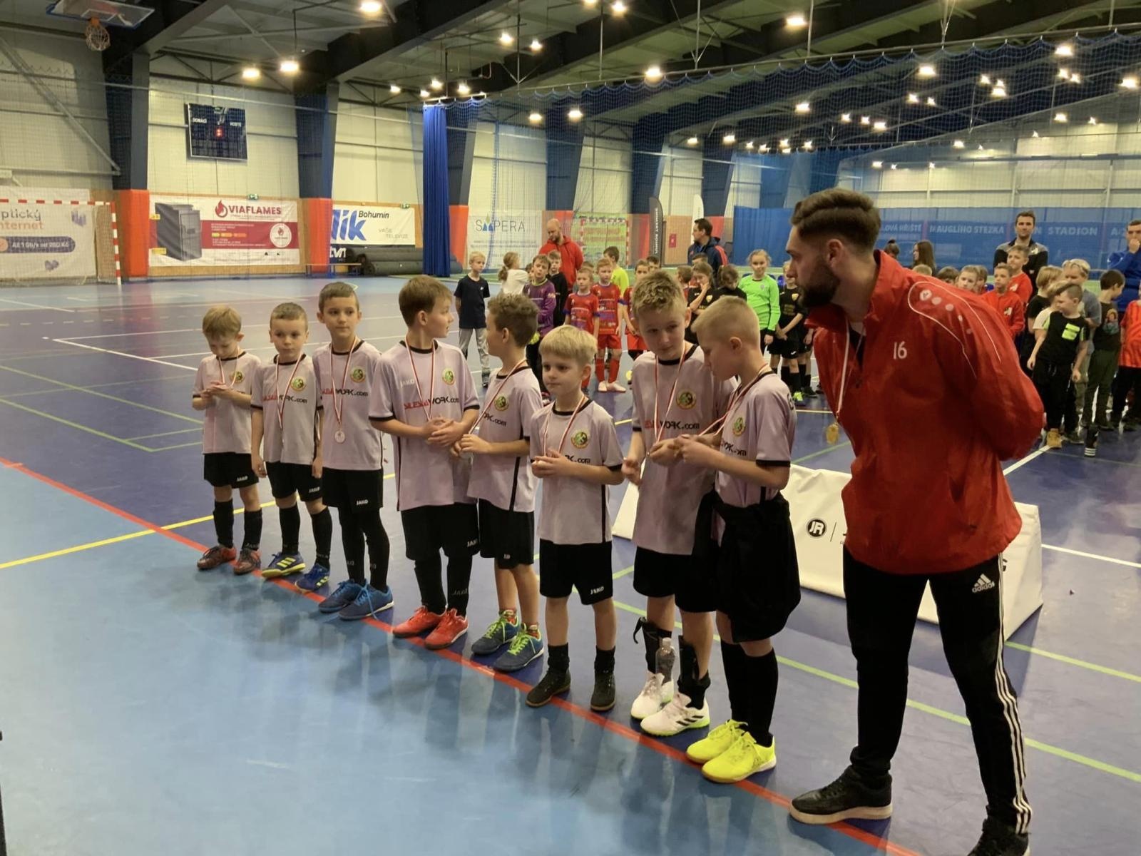 Zdjęcie w galerii na portalu naszwodzislaw.com: Piłkarze rocznika 2015 rywalizowali w Bohuminie [FOTO] wiadomości z regionu