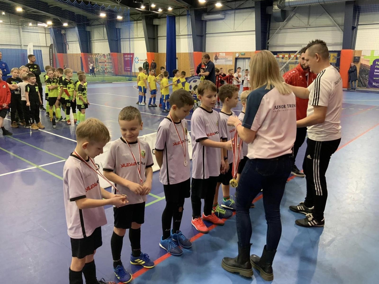 Zdjęcie w galerii na portalu naszwodzislaw.com: Piłkarze rocznika 2015 rywalizowali w Bohuminie [FOTO] wiadomości z regionu