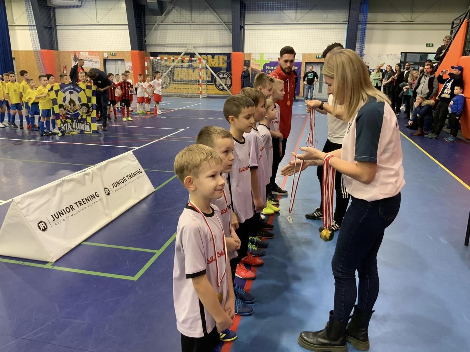 Zdjęcie w galerii na portalu naszwodzislaw.com: Piłkarze rocznika 2015 rywalizowali w Bohuminie [FOTO] wiadomości z regionu