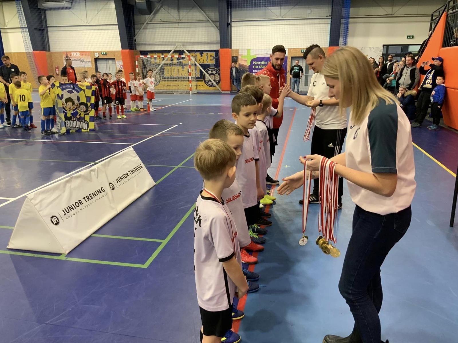 Zdjęcie w galerii na portalu naszwodzislaw.com: Piłkarze rocznika 2015 rywalizowali w Bohuminie [FOTO] wiadomości z regionu