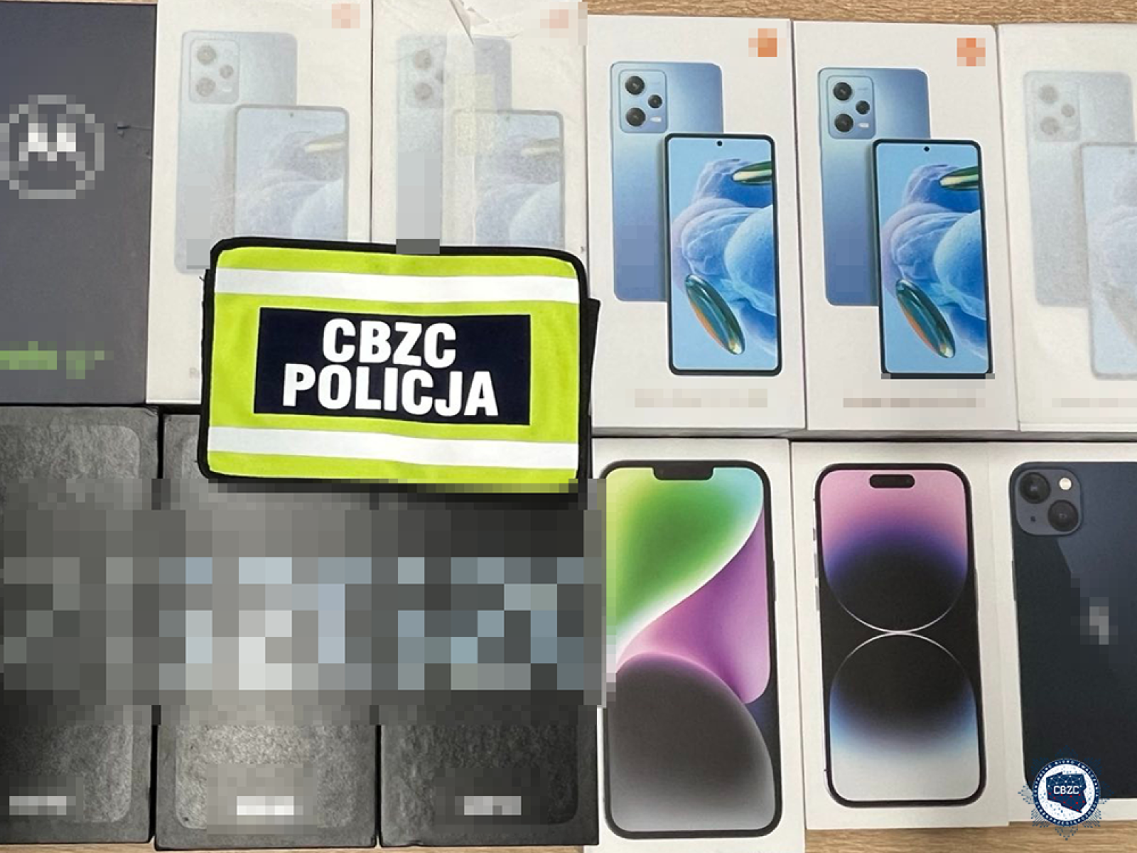 Zdjęcie w galerii na portalu naszwodzislaw.com: Śląska policja rozbiła szajkę oszustów internetowych. Bazowali na danych z darknetu wiadomości z regionu