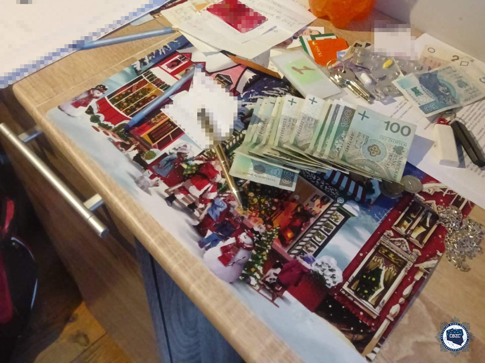 Zdjęcie w galerii na portalu naszwodzislaw.com: Śląska policja rozbiła szajkę oszustów internetowych. Bazowali na danych z darknetu wiadomości z regionu