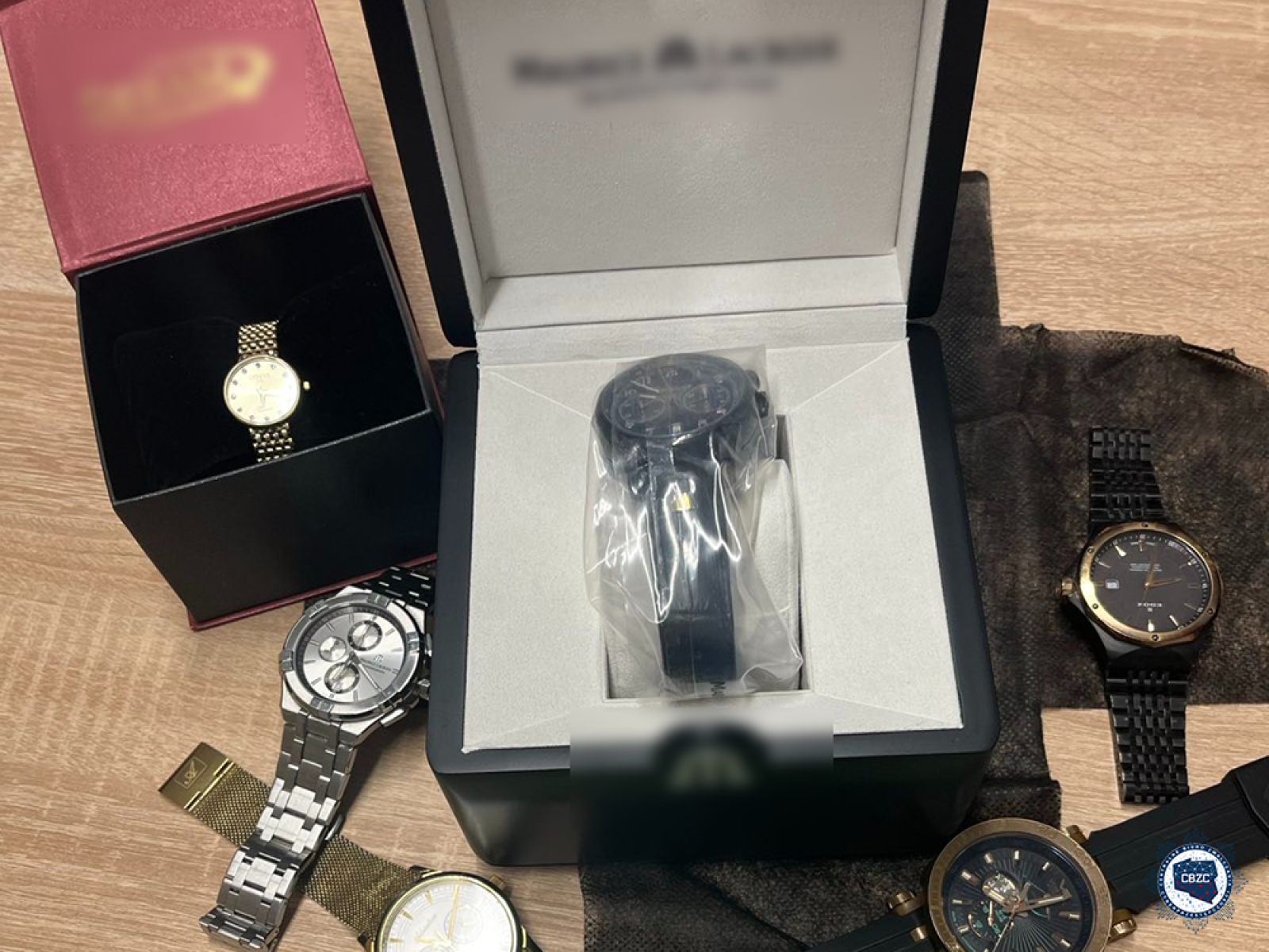 Zdjęcie w galerii na portalu naszwodzislaw.com: Śląska policja rozbiła szajkę oszustów internetowych. Bazowali na danych z darknetu wiadomości z regionu