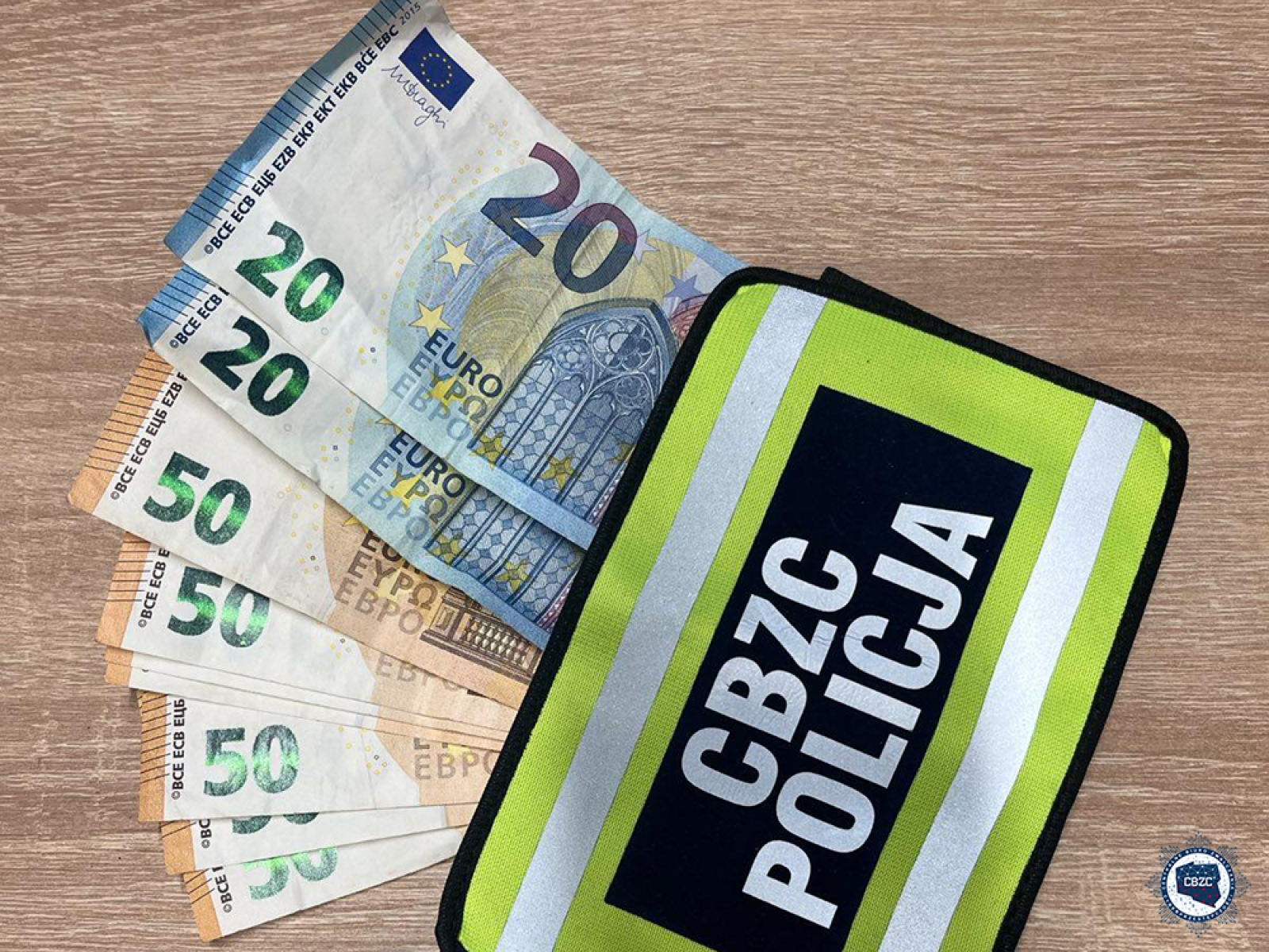 Zdjęcie w galerii na portalu naszwodzislaw.com: Śląska policja rozbiła szajkę oszustów internetowych. Bazowali na danych z darknetu wiadomości z regionu