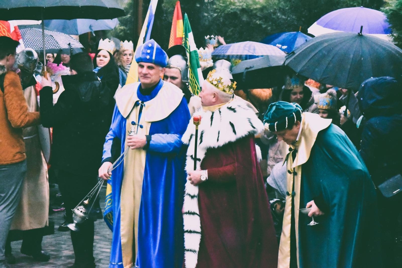 Zdjęcie w galerii na portalu naszwodzislaw.com: Ulicami Skrbeńska przeszedł Orszak Trzech Króli [FOTO] wiadomości z regionu