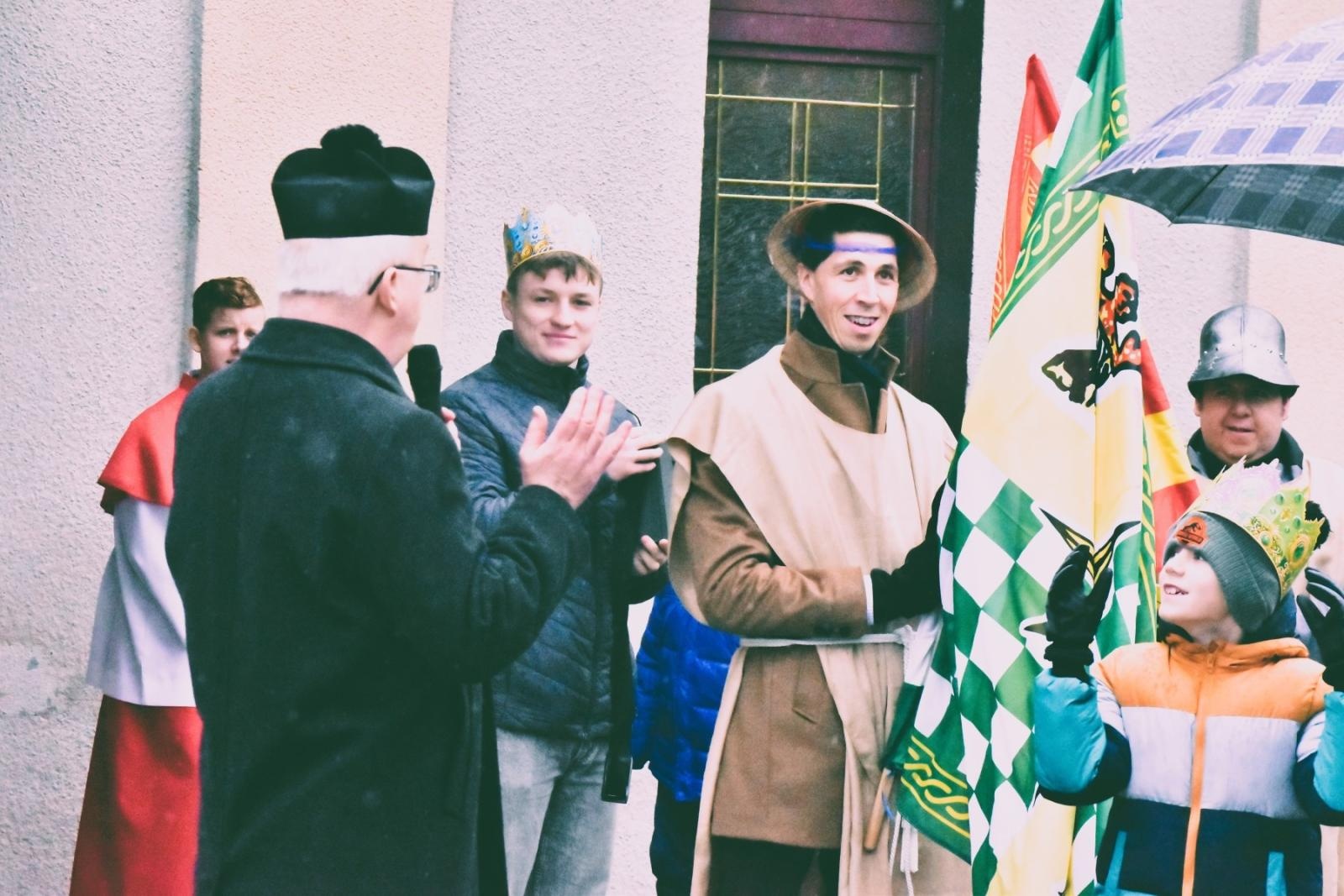 Zdjęcie w galerii na portalu naszwodzislaw.com: Ulicami Skrbeńska przeszedł Orszak Trzech Króli [FOTO] wiadomości z regionu