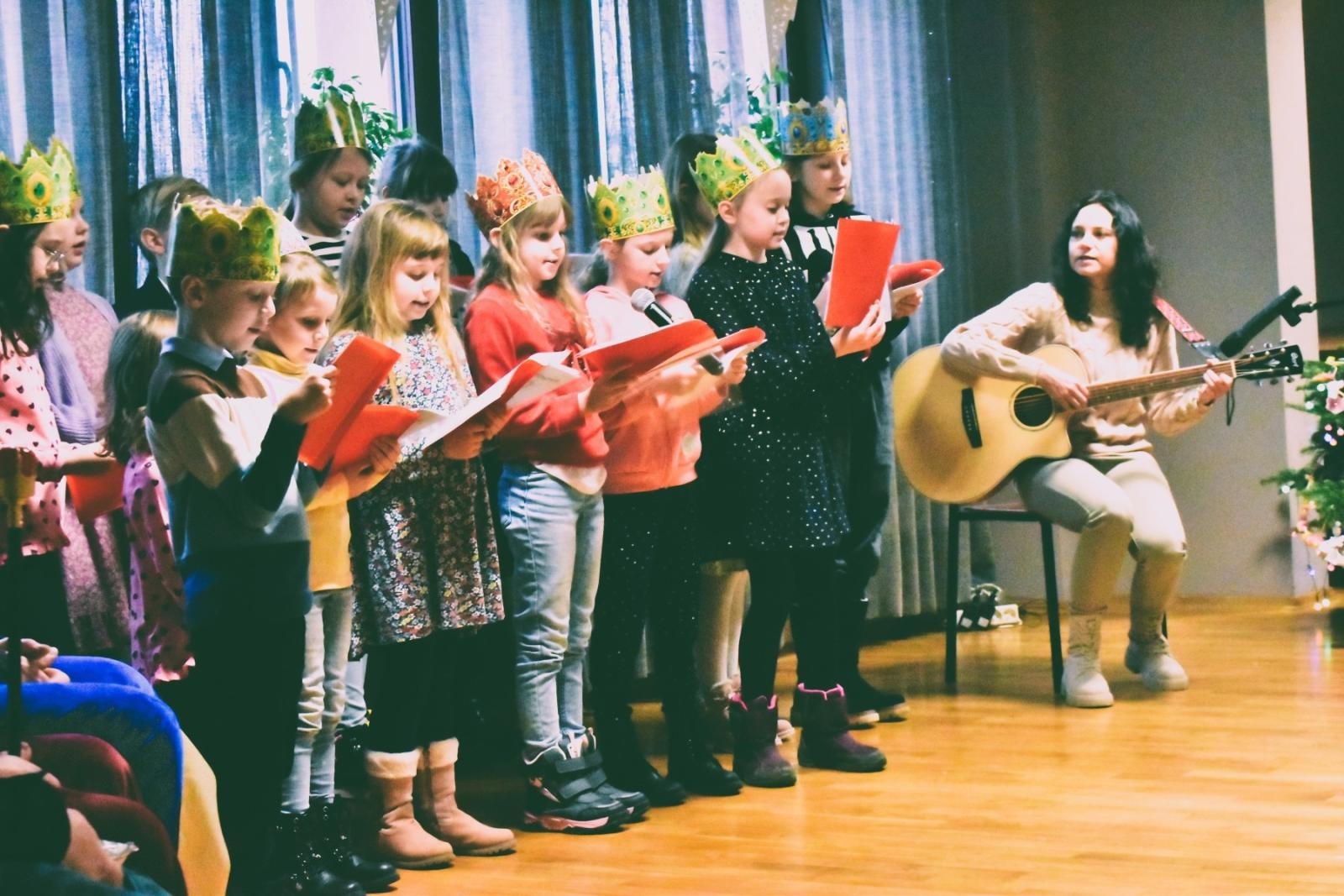 Zdjęcie w galerii na portalu naszwodzislaw.com: Ulicami Skrbeńska przeszedł Orszak Trzech Króli [FOTO] wiadomości z regionu