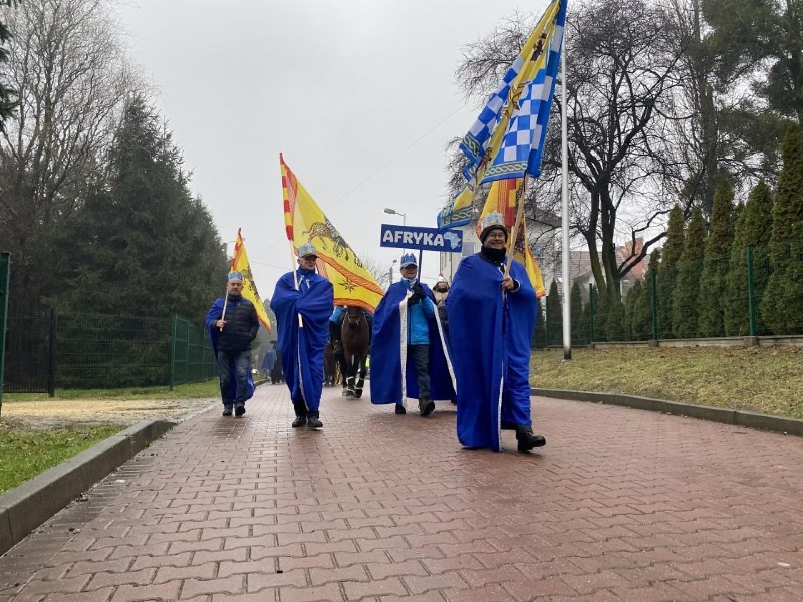 Zdjęcie w galerii na portalu naszwodzislaw.com: Orszak Trzech Króli powrócił do Rydułtów [FOTO] wiadomości z regionu
