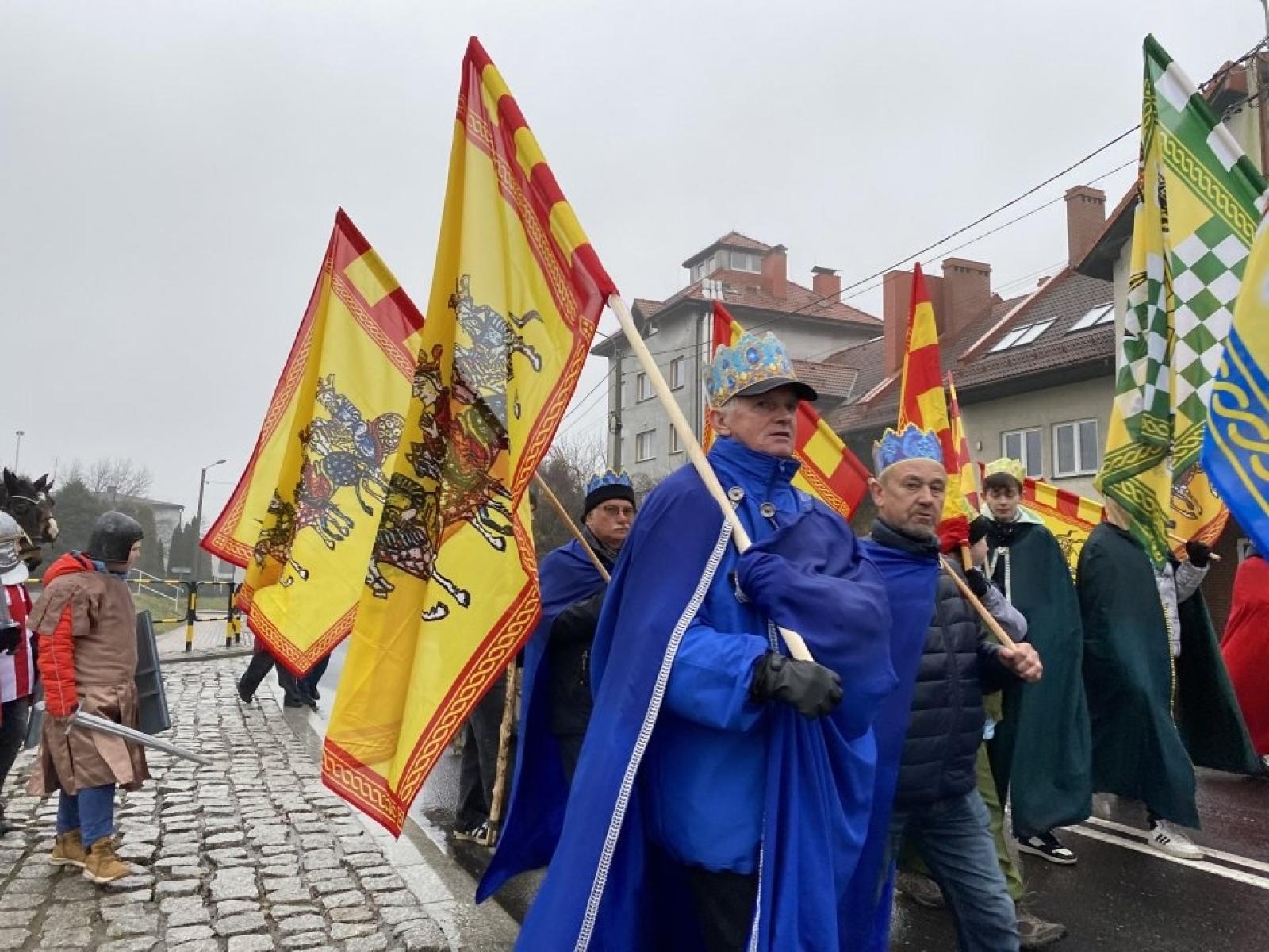 Zdjęcie w galerii na portalu naszwodzislaw.com: Orszak Trzech Króli powrócił do Rydułtów [FOTO] wiadomości z regionu