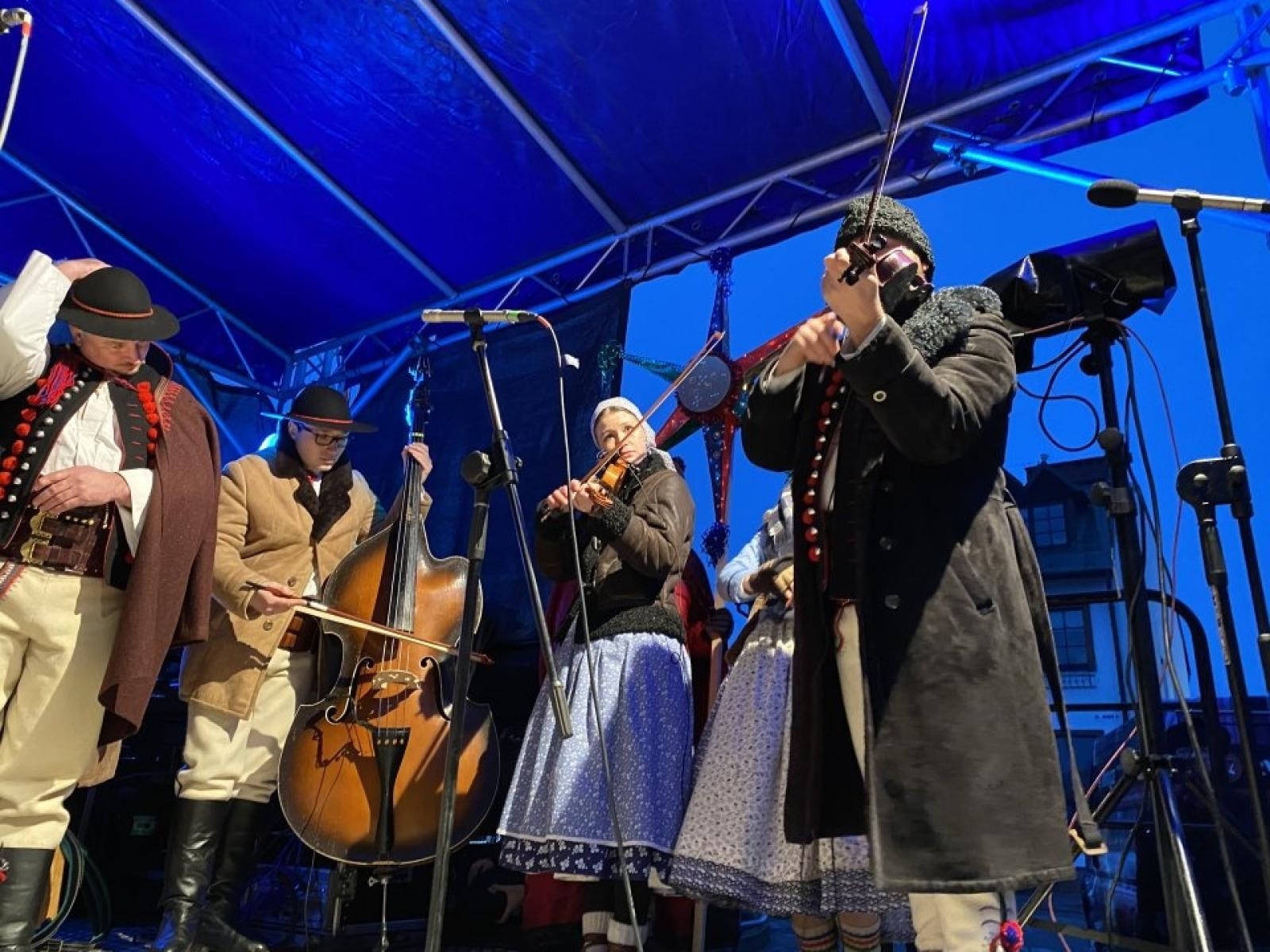 Zdjęcie w galerii na portalu naszwodzislaw.com: Orszak Trzech Króli powrócił do Rydułtów [FOTO] wiadomości z regionu