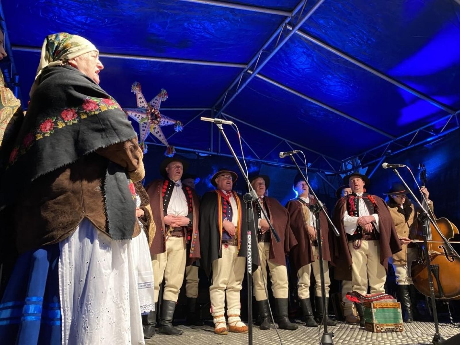 Zdjęcie w galerii na portalu naszwodzislaw.com: Orszak Trzech Króli powrócił do Rydułtów [FOTO] wiadomości z regionu