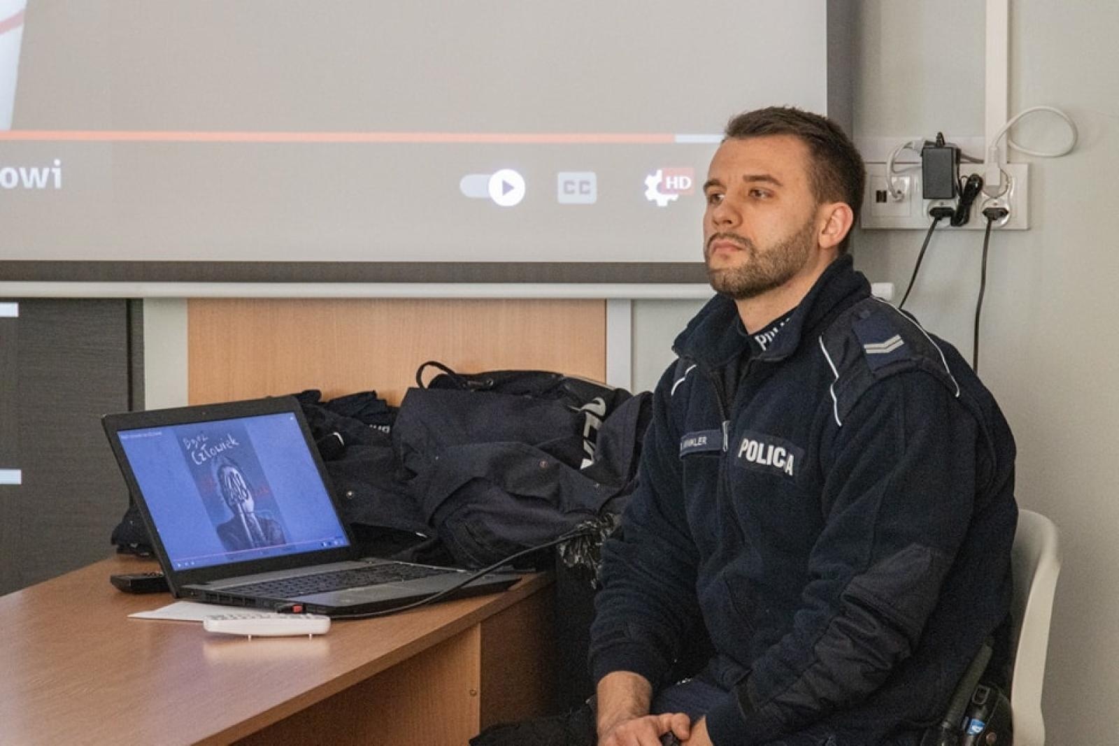 Zdjęcie w galerii na portalu naszwodzislaw.com: W Dziesiątce rozmawiali o przemocy rówieśniczej wiadomości z regionu