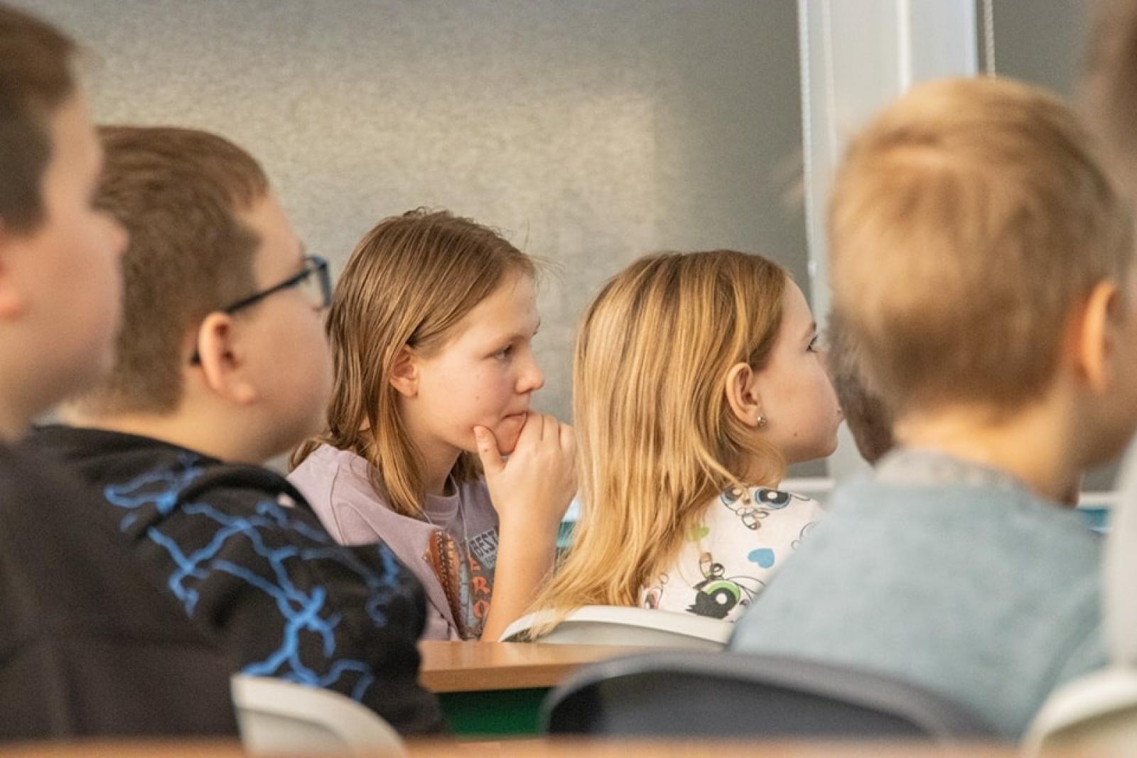 Zdjęcie w galerii na portalu naszwodzislaw.com: W Dziesiątce rozmawiali o przemocy rówieśniczej wiadomości z regionu