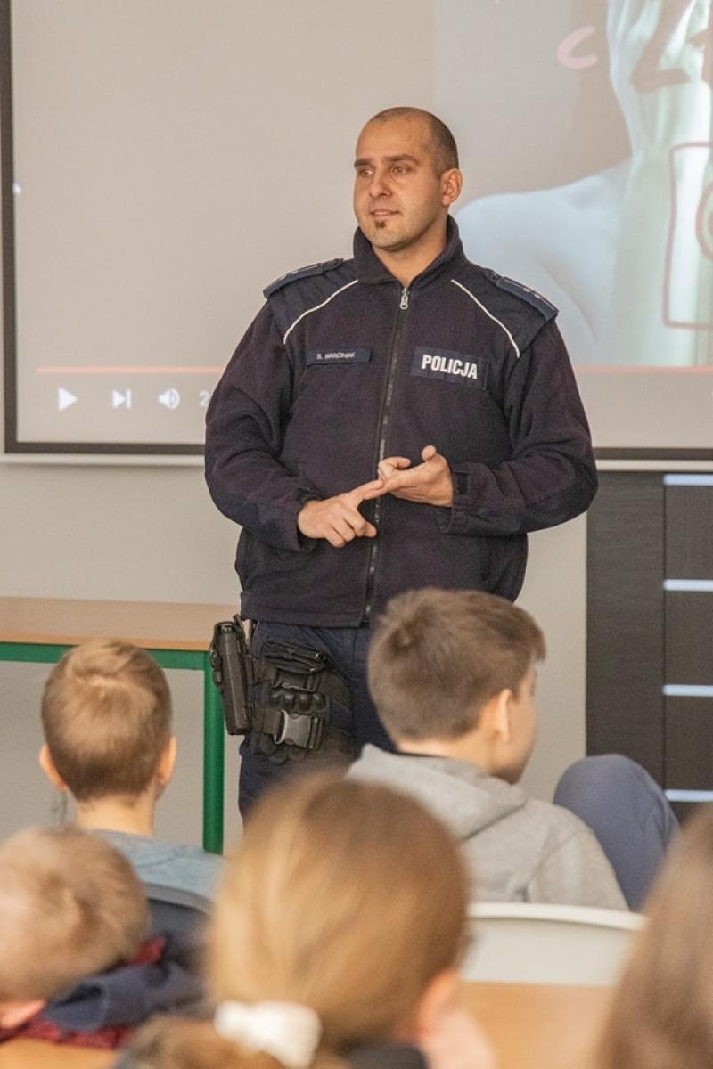 Zdjęcie w galerii na portalu naszwodzislaw.com: W Dziesiątce rozmawiali o przemocy rówieśniczej wiadomości z regionu