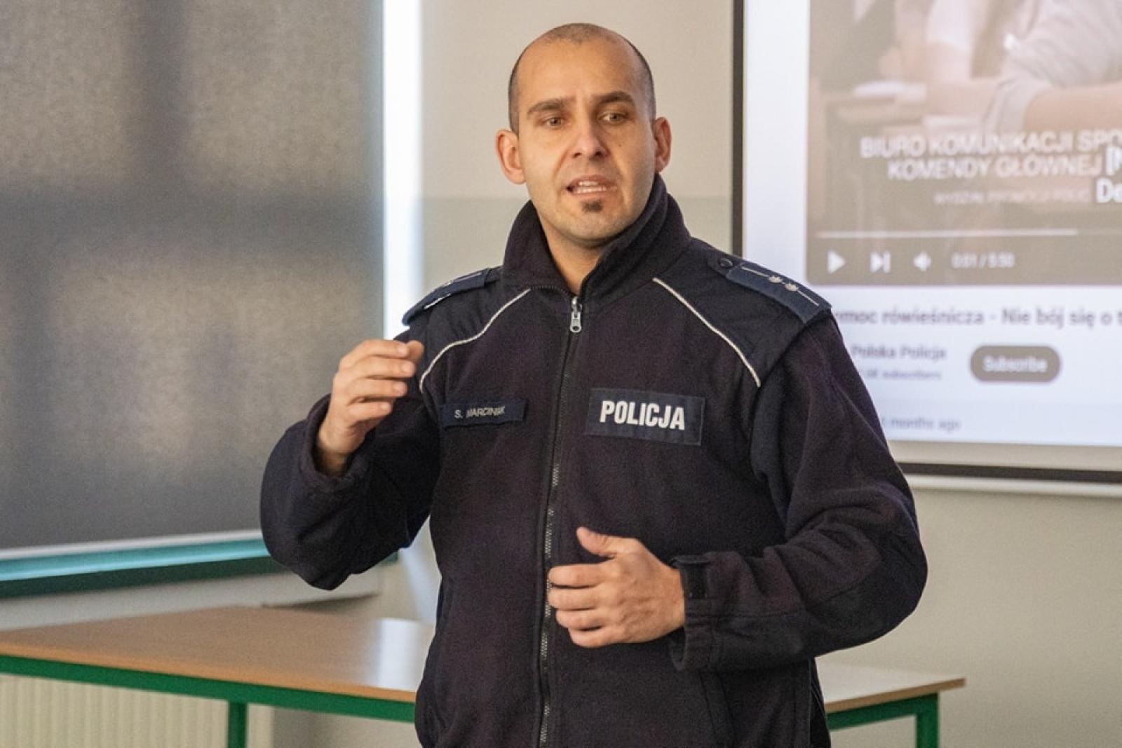 Zdjęcie w galerii na portalu naszwodzislaw.com: W Dziesiątce rozmawiali o przemocy rówieśniczej wiadomości z regionu