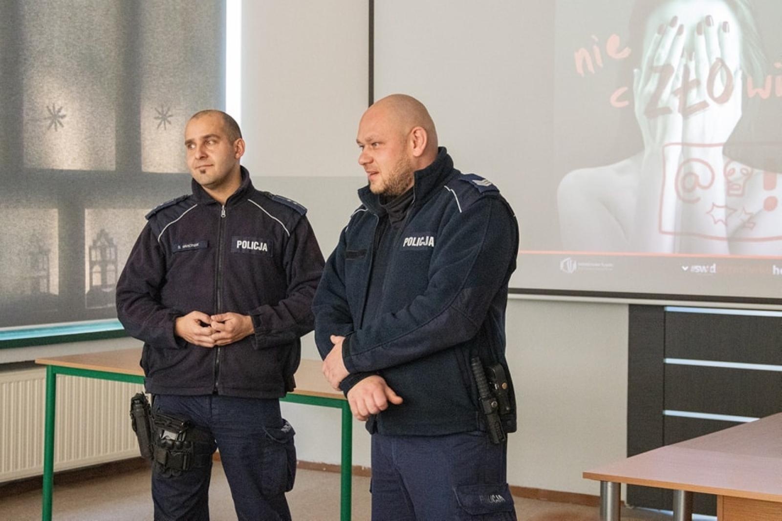 Zdjęcie w galerii na portalu naszwodzislaw.com: W Dziesiątce rozmawiali o przemocy rówieśniczej wiadomości z regionu