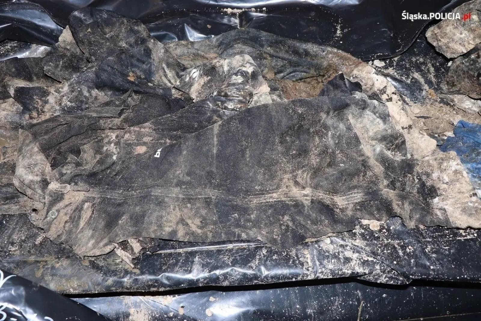 Zdjęcie w galerii na portalu naszwodzislaw.com: Śląska policja prosi o pomoc w identyfikacji mężczyzny [UWAGA DRASTYCZNE ZDJĘCIA] wiadomości z regionu