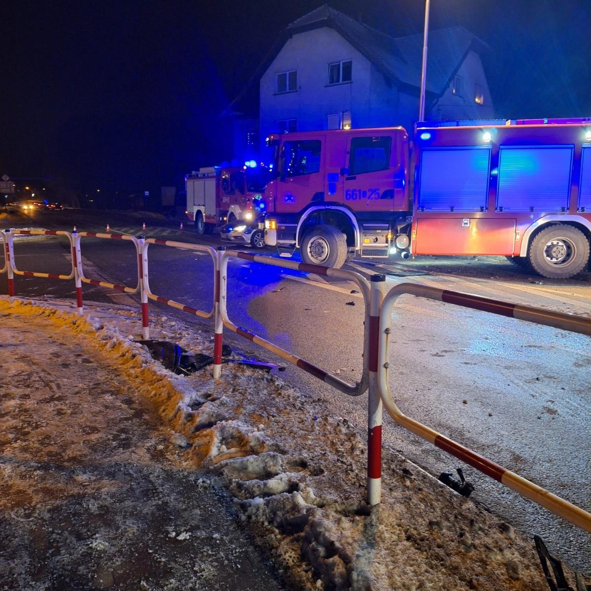 Zdjęcie w galerii na portalu naszwodzislaw.com: Tragiczny bilans wypadku w Zawadzie. Zginęły trzy osoby wiadomości z regionu