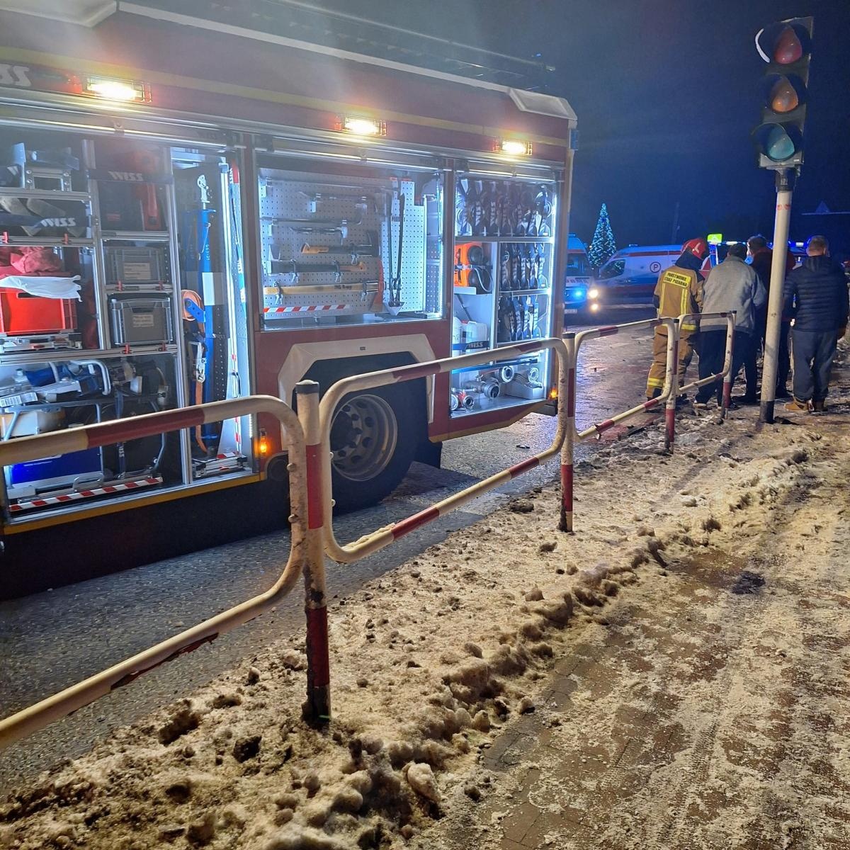 Zdjęcie w galerii na portalu naszwodzislaw.com: Tragiczny bilans wypadku w Zawadzie. Zginęły trzy osoby wiadomości z regionu