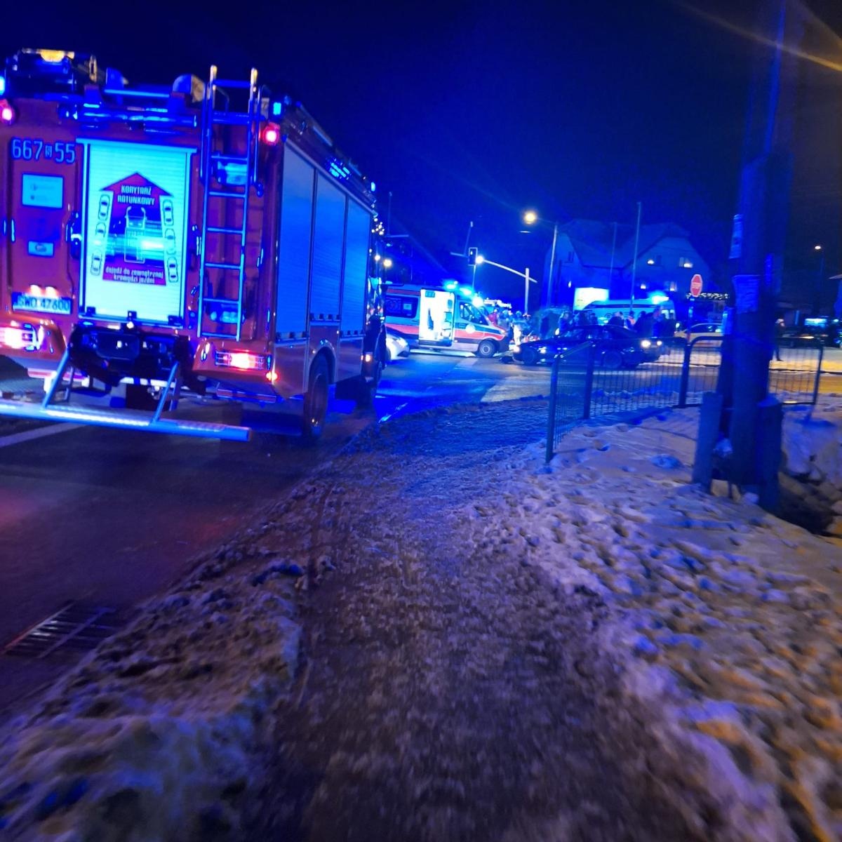 Zdjęcie w galerii na portalu naszwodzislaw.com: Tragiczny bilans wypadku w Zawadzie. Zginęły trzy osoby wiadomości z regionu