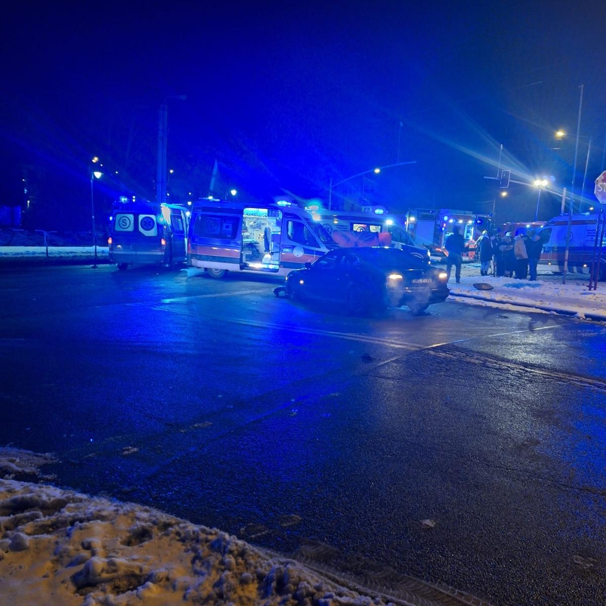 Zdjęcie w galerii na portalu naszwodzislaw.com: Tragiczny bilans wypadku w Zawadzie. Zginęły trzy osoby wiadomości z regionu