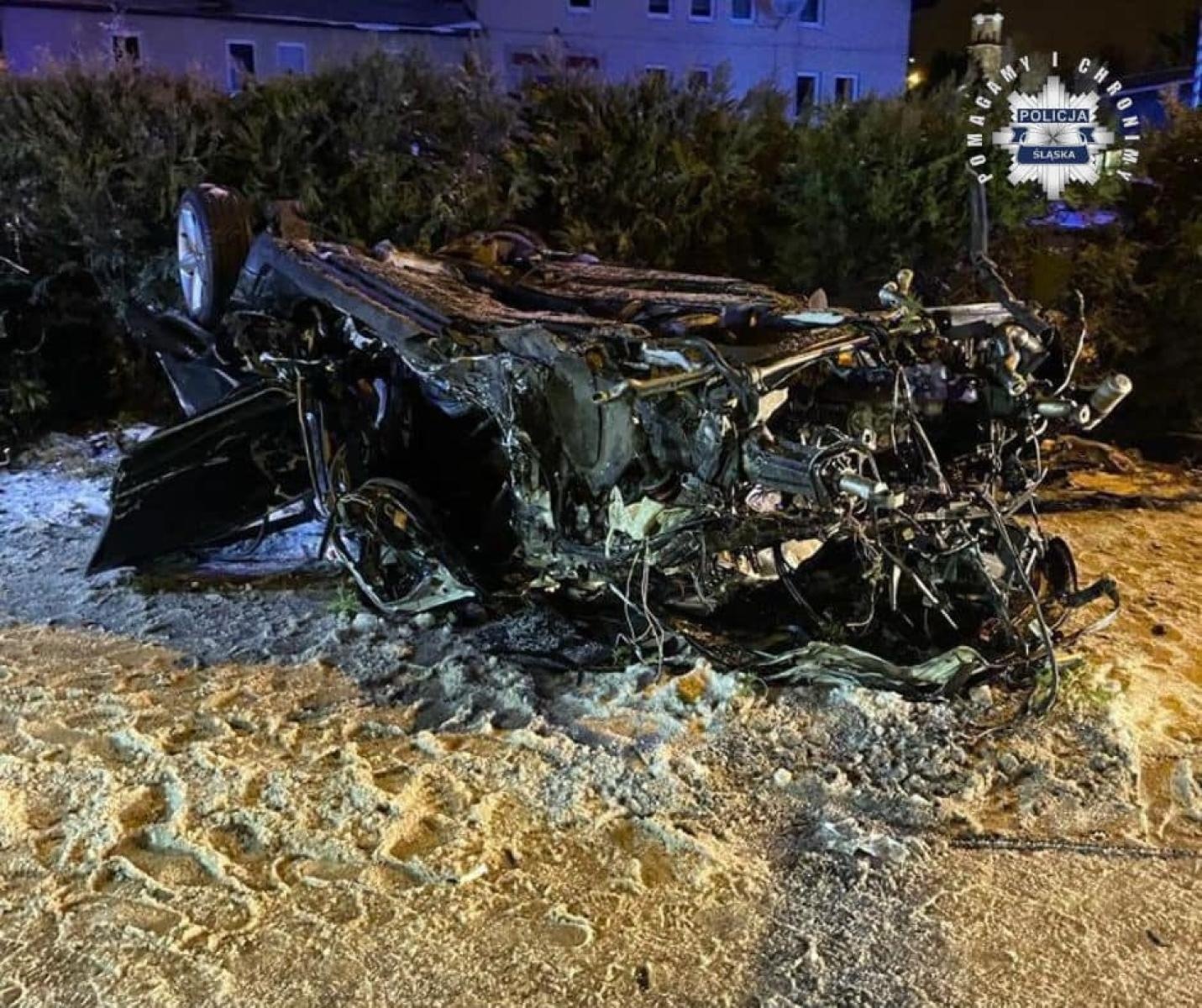 Zdjęcie w galerii na portalu naszwodzislaw.com: Tragiczny bilans wypadku w Zawadzie. Zginęły trzy osoby wiadomości z regionu