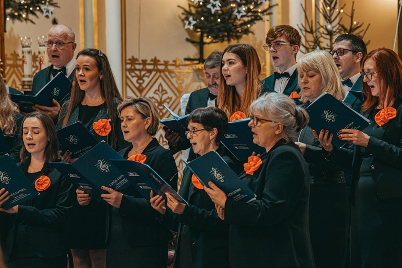 Zdjęcie w galerii na portalu naszwodzislaw.com: Wyśpiewali najpiękniejsze kolędy i pastorałki [FOTO] wiadomości z regionu