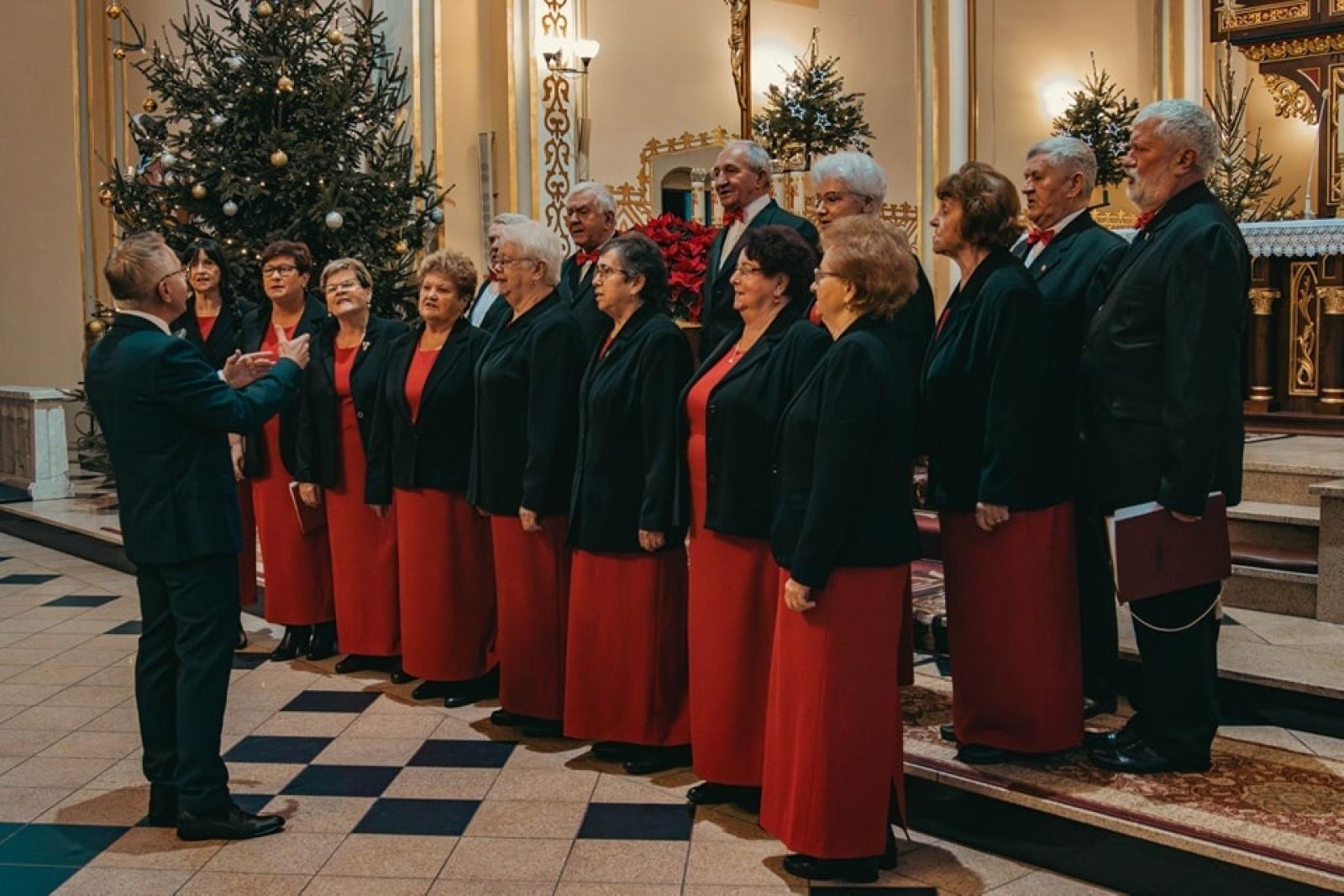 Zdjęcie w galerii na portalu naszwodzislaw.com: Wyśpiewali najpiękniejsze kolędy i pastorałki [FOTO] wiadomości z regionu