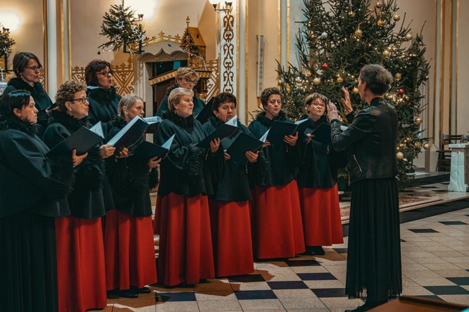 Zdjęcie w galerii na portalu naszwodzislaw.com: Wyśpiewali najpiękniejsze kolędy i pastorałki [FOTO] wiadomości z regionu