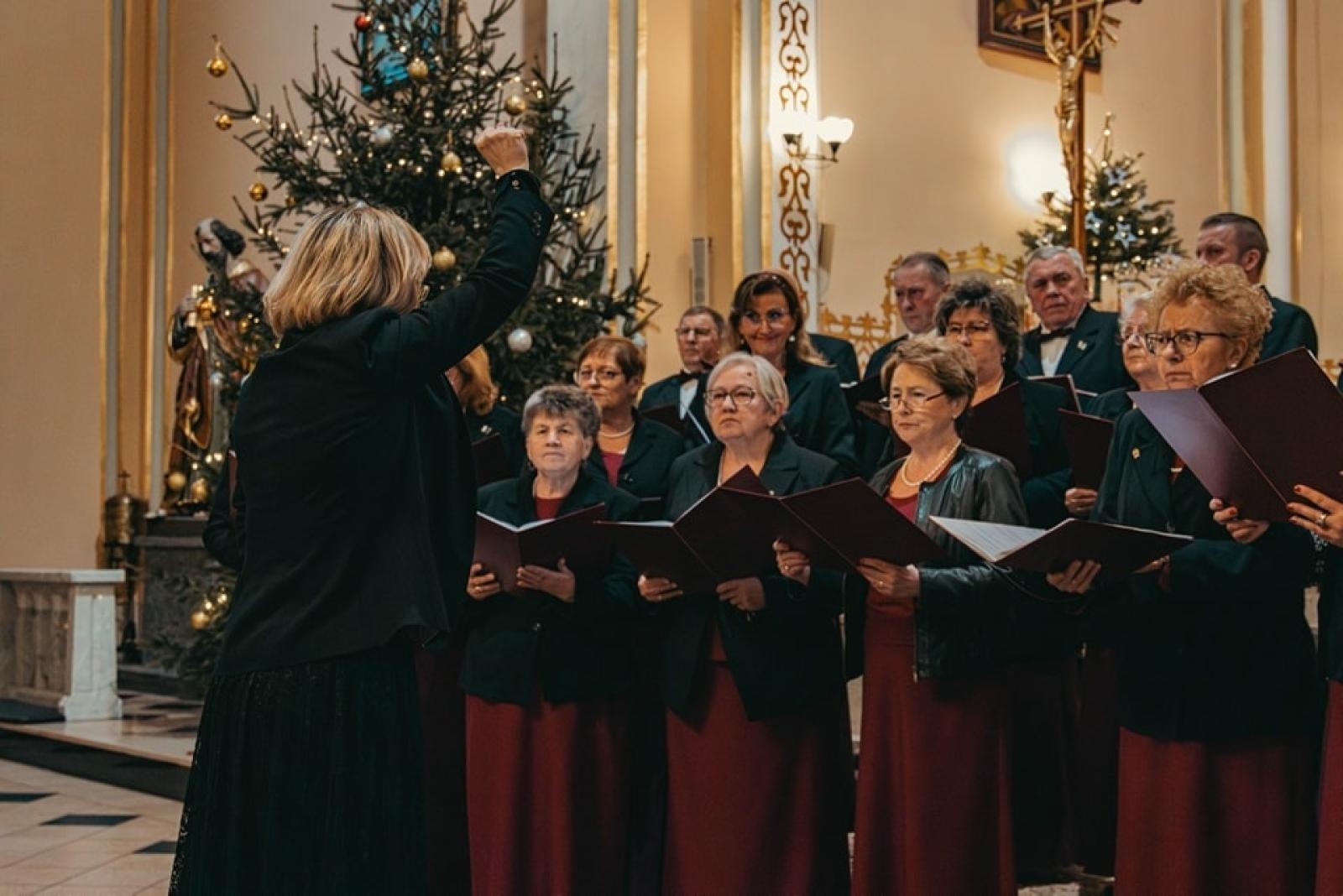 Zdjęcie w galerii na portalu naszwodzislaw.com: Wyśpiewali najpiękniejsze kolędy i pastorałki [FOTO] wiadomości z regionu