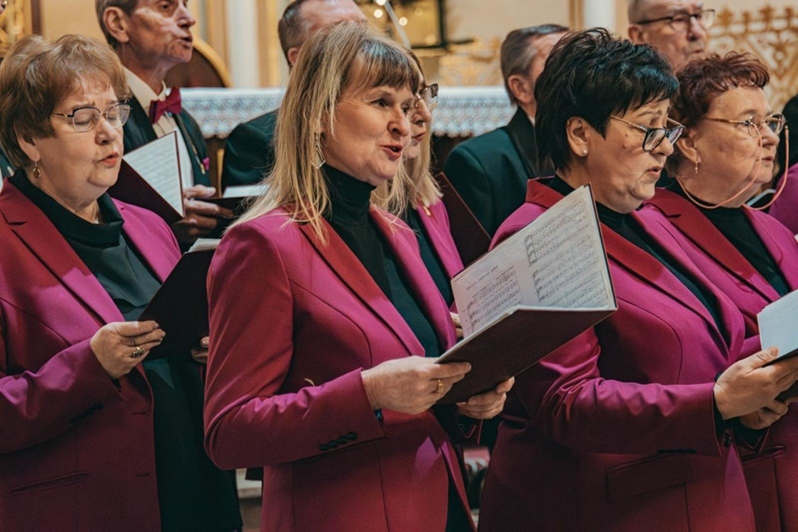 Zdjęcie w galerii na portalu naszwodzislaw.com: Wyśpiewali najpiękniejsze kolędy i pastorałki [FOTO] wiadomości z regionu