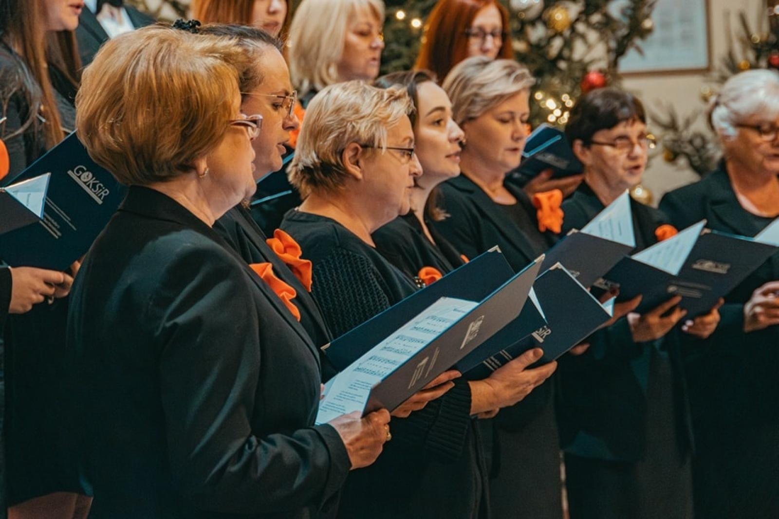 Zdjęcie w galerii na portalu naszwodzislaw.com: Wyśpiewali najpiękniejsze kolędy i pastorałki [FOTO] wiadomości z regionu