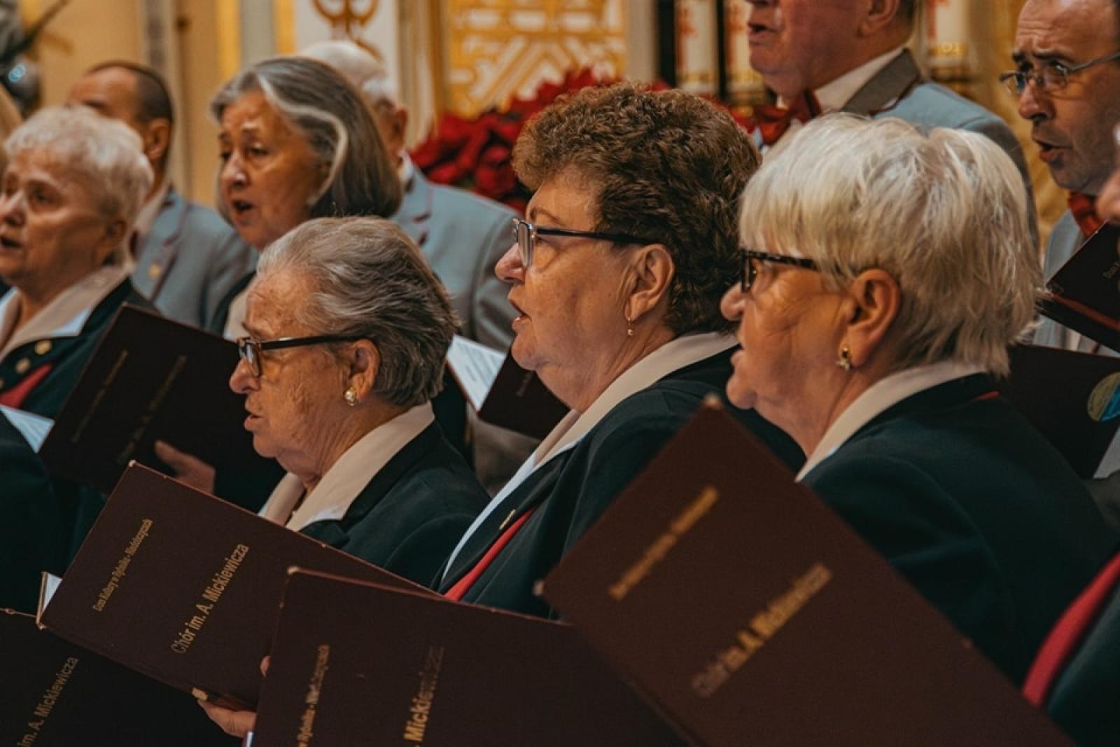 Zdjęcie w galerii na portalu naszwodzislaw.com: Wyśpiewali najpiękniejsze kolędy i pastorałki [FOTO] wiadomości z regionu