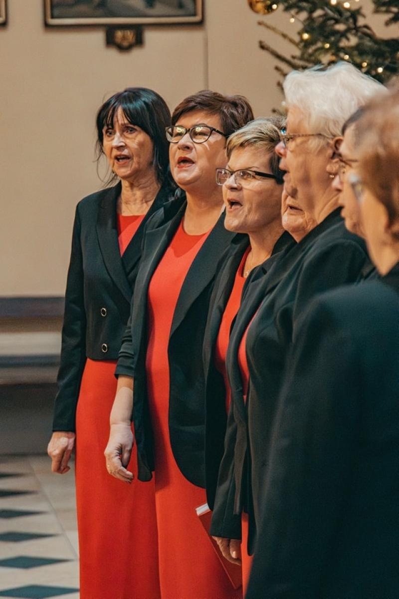 Zdjęcie w galerii na portalu naszwodzislaw.com: Wyśpiewali najpiękniejsze kolędy i pastorałki [FOTO] wiadomości z regionu