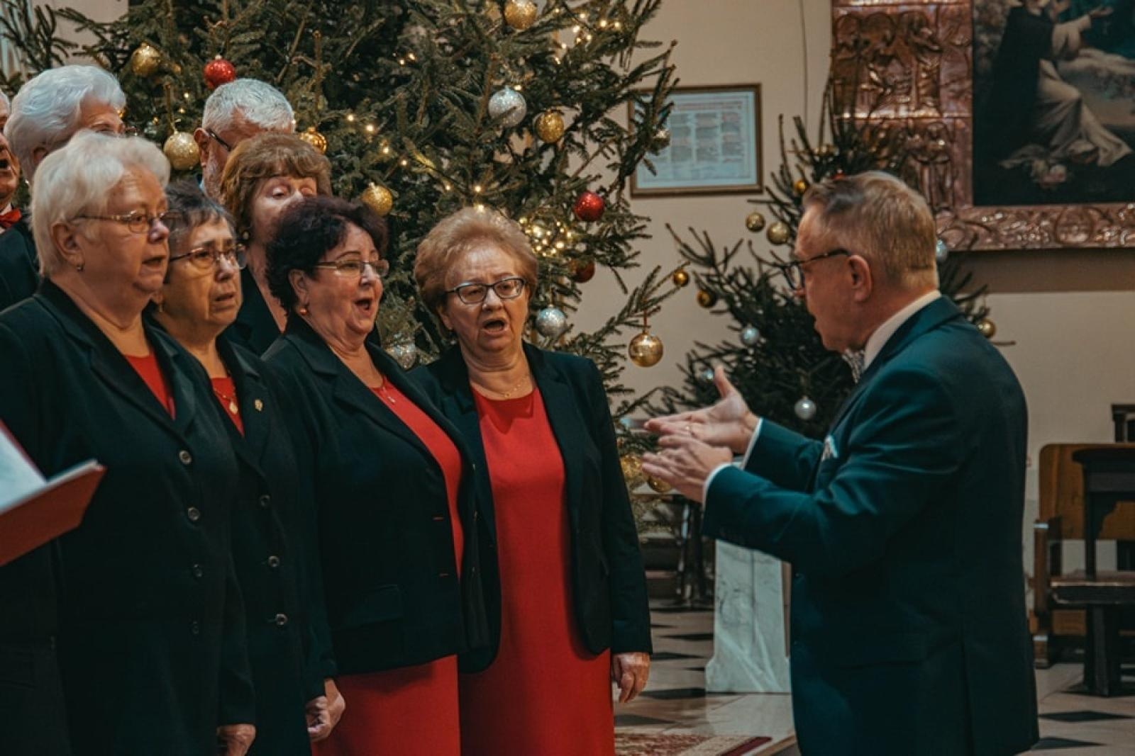 Zdjęcie w galerii na portalu naszwodzislaw.com: Wyśpiewali najpiękniejsze kolędy i pastorałki [FOTO] wiadomości z regionu