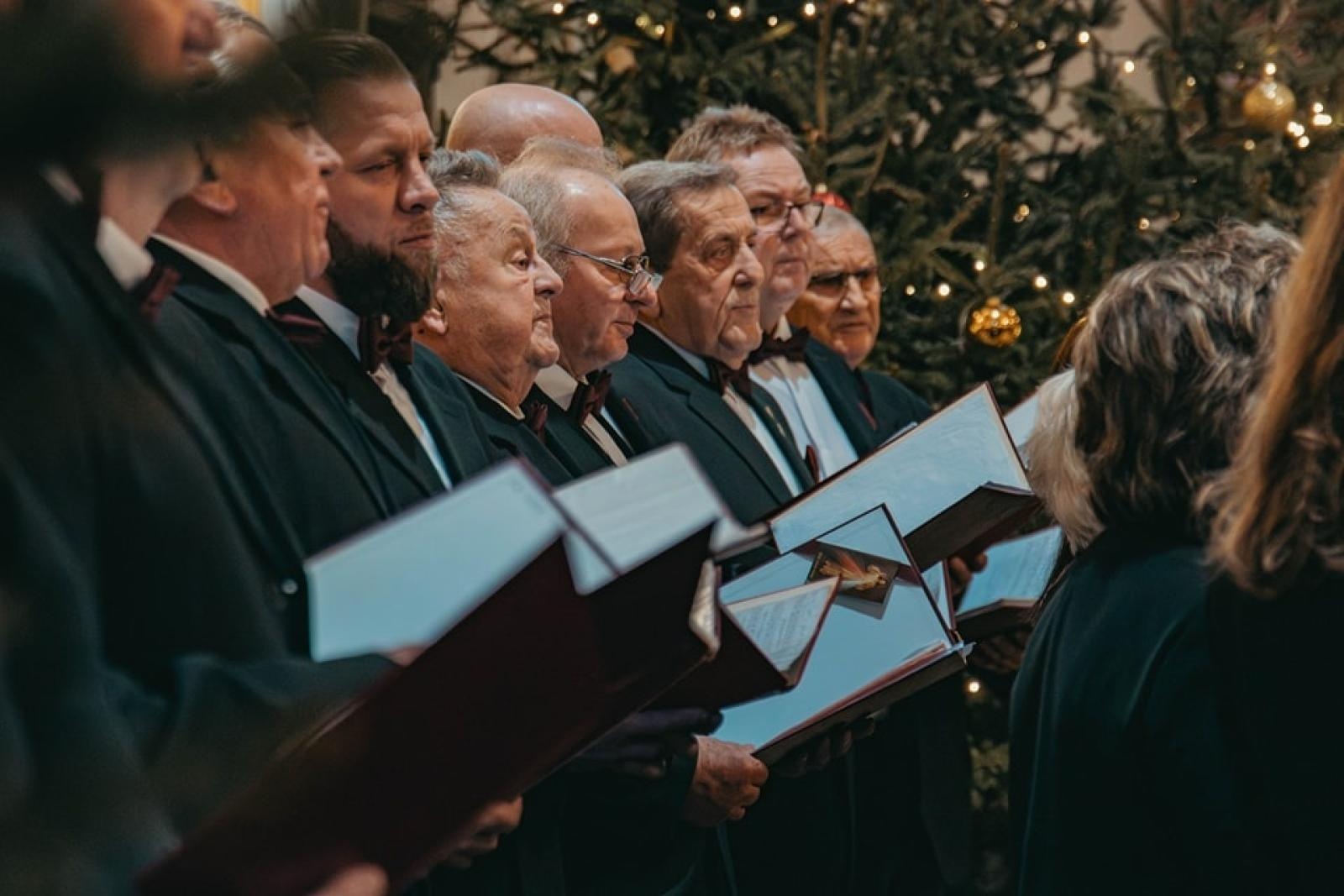 Zdjęcie w galerii na portalu naszwodzislaw.com: Wyśpiewali najpiękniejsze kolędy i pastorałki [FOTO] wiadomości z regionu
