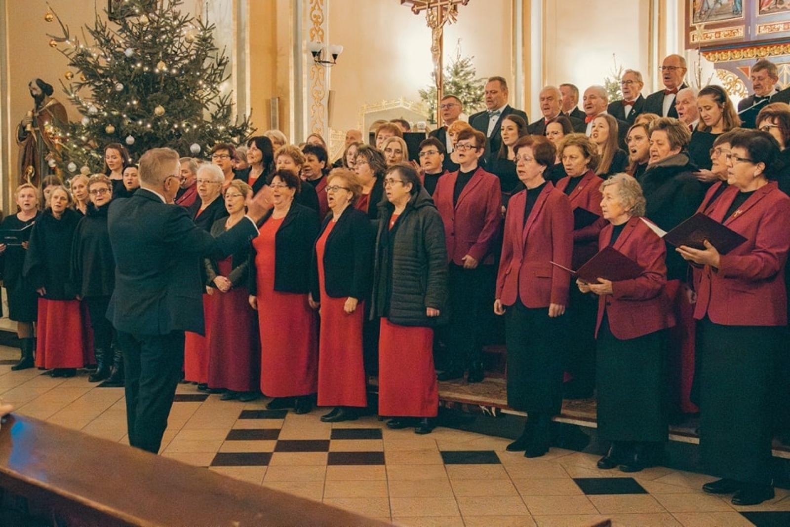 Zdjęcie w galerii na portalu naszwodzislaw.com: Wyśpiewali najpiękniejsze kolędy i pastorałki [FOTO] wiadomości z regionu