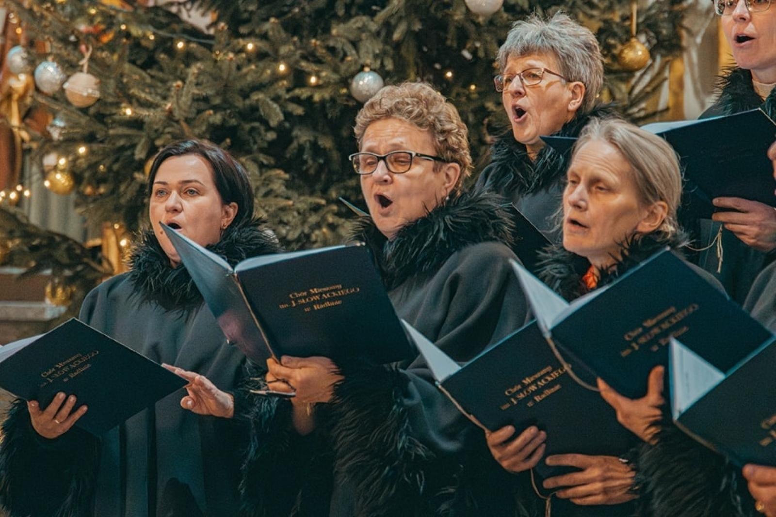 Zdjęcie w galerii na portalu naszwodzislaw.com: Wyśpiewali najpiękniejsze kolędy i pastorałki [FOTO] wiadomości z regionu