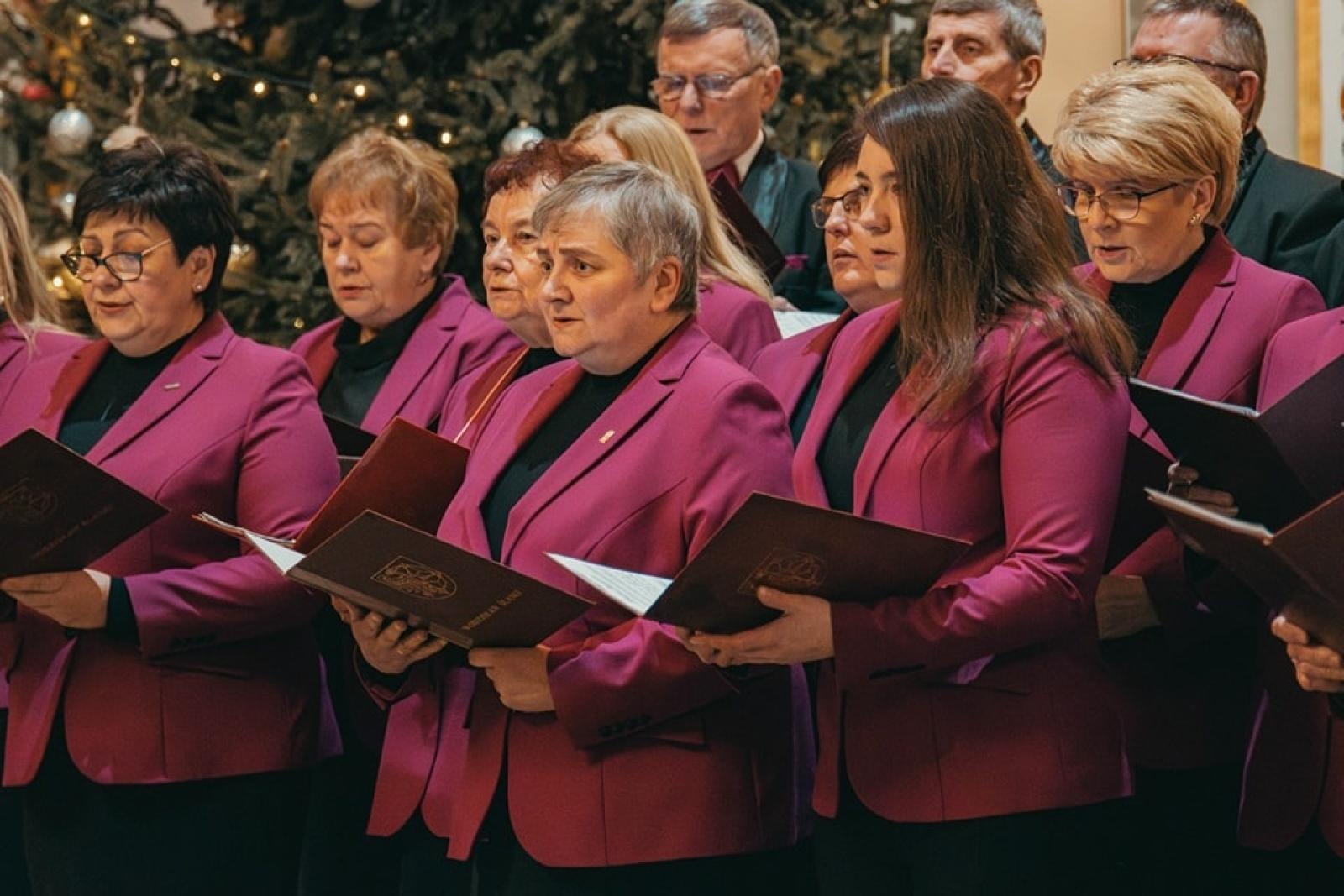 Zdjęcie w galerii na portalu naszwodzislaw.com: Wyśpiewali najpiękniejsze kolędy i pastorałki [FOTO] wiadomości z regionu