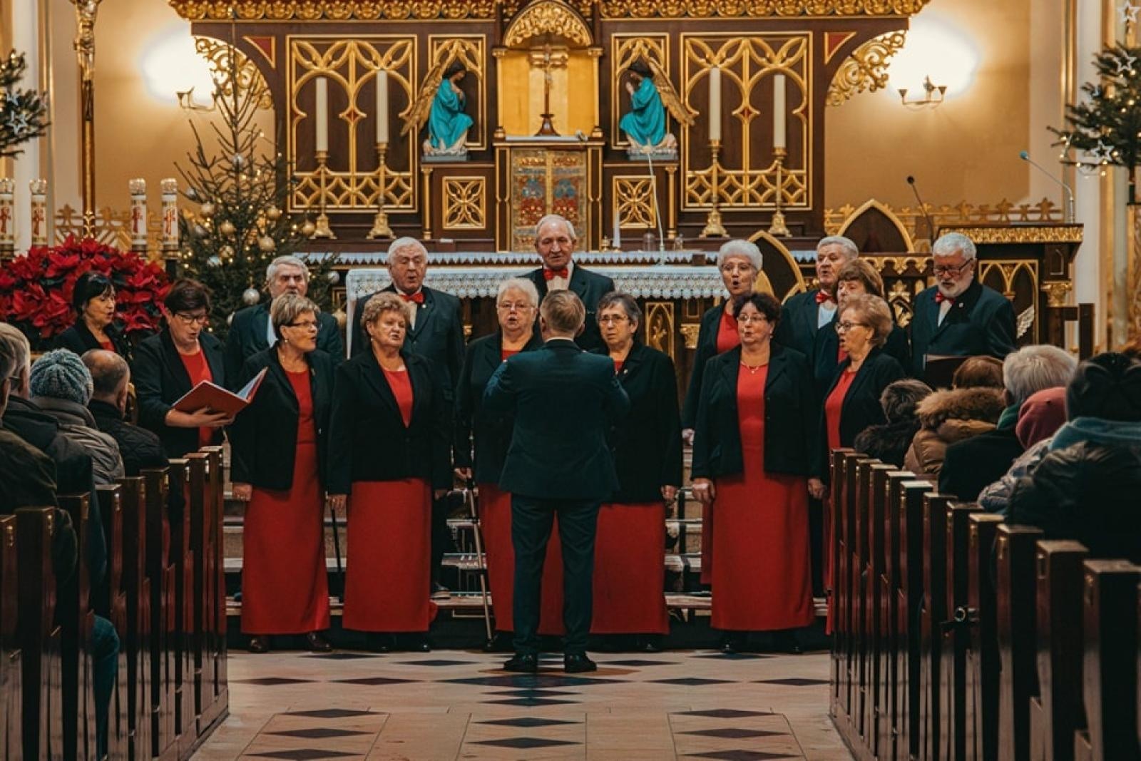 Zdjęcie w galerii na portalu naszwodzislaw.com: Wyśpiewali najpiękniejsze kolędy i pastorałki [FOTO] wiadomości z regionu