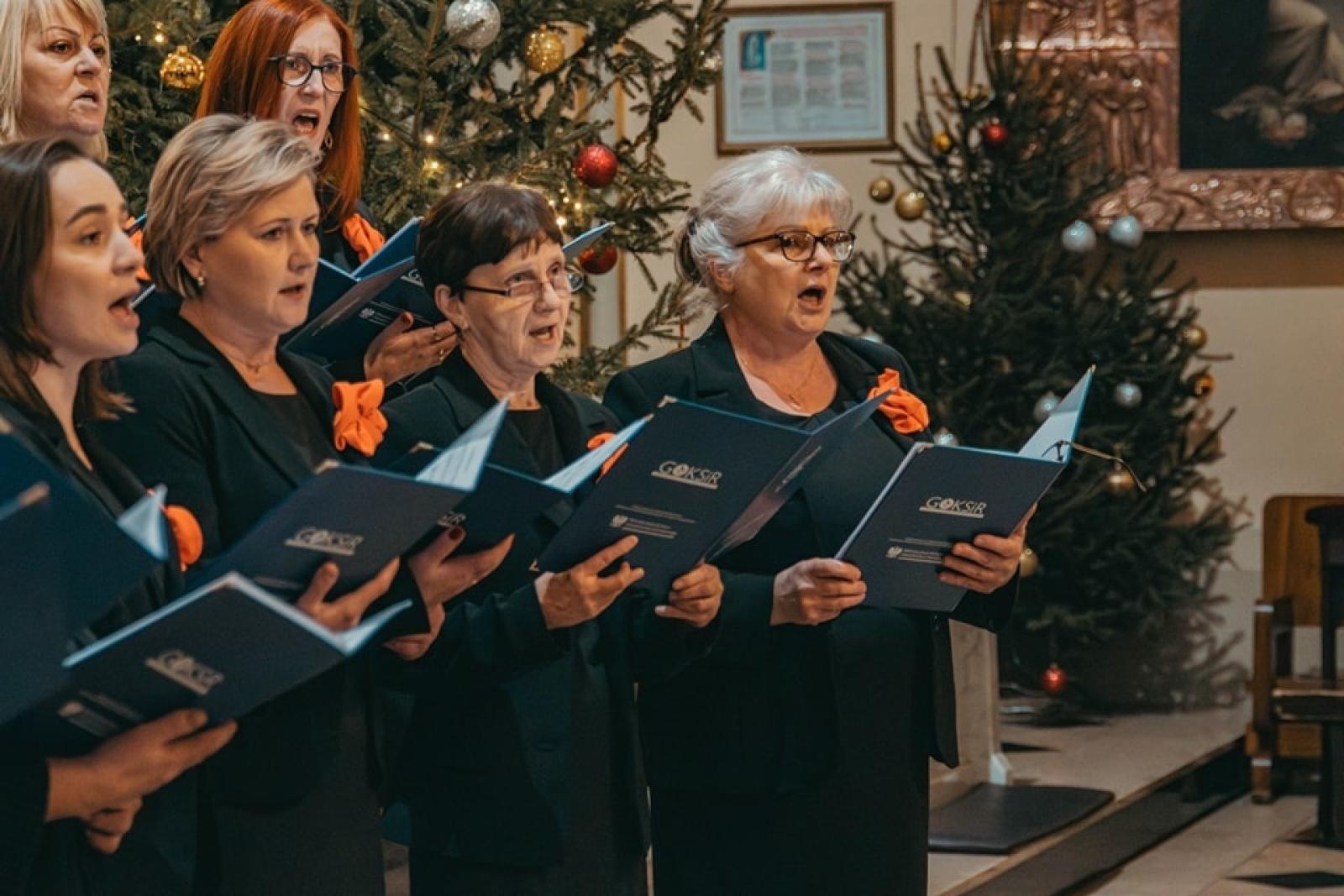 Zdjęcie w galerii na portalu naszwodzislaw.com: Wyśpiewali najpiękniejsze kolędy i pastorałki [FOTO] wiadomości z regionu