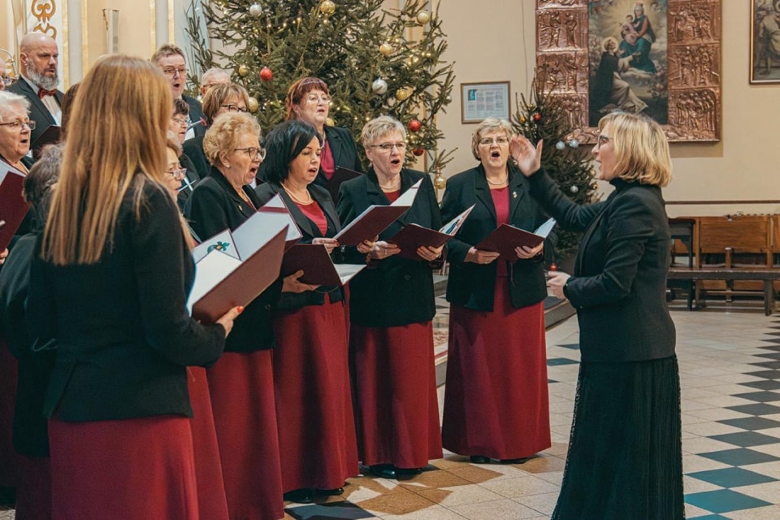Zdjęcie w galerii na portalu naszwodzislaw.com: Wyśpiewali najpiękniejsze kolędy i pastorałki [FOTO] wiadomości z regionu