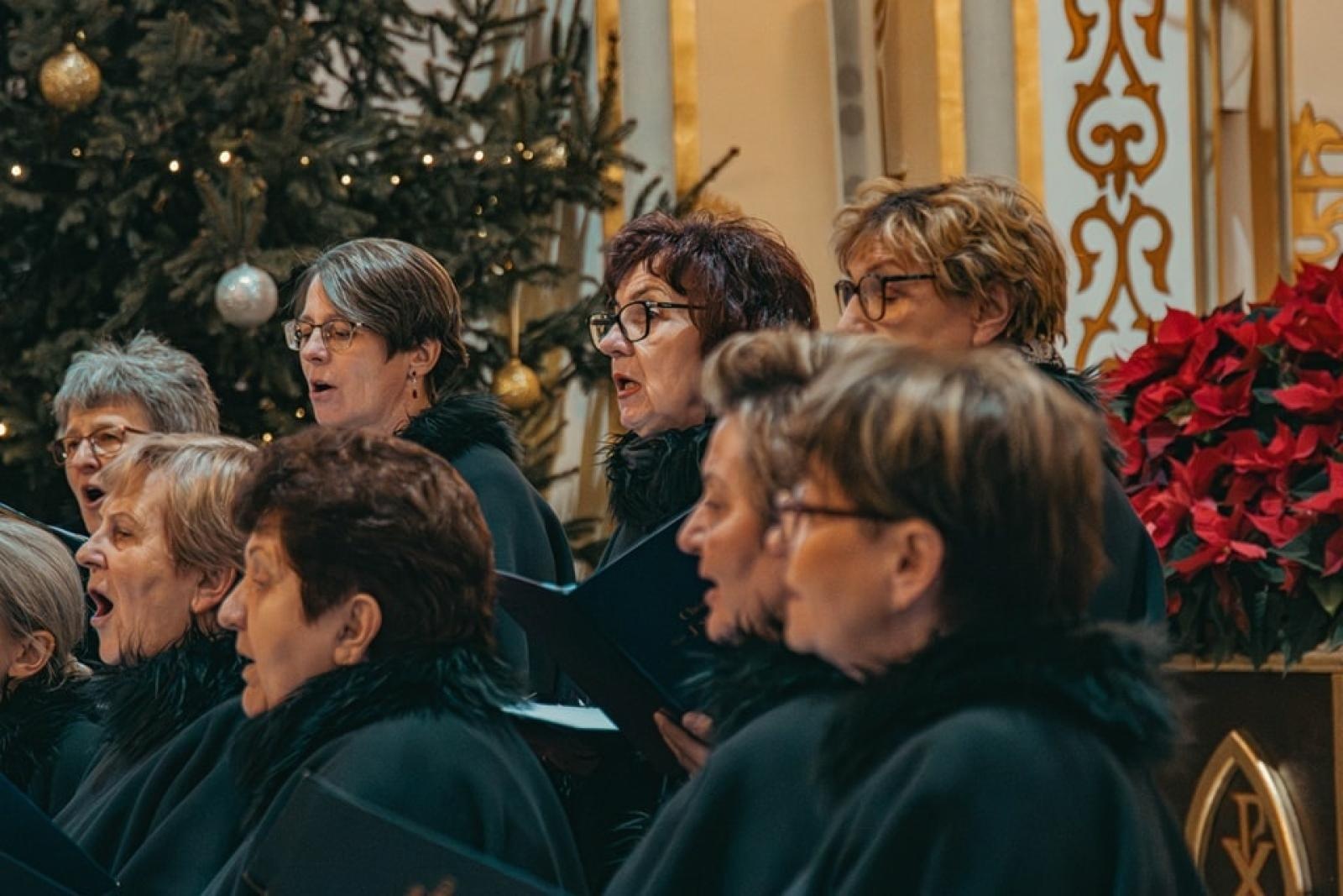 Zdjęcie w galerii na portalu naszwodzislaw.com: Wyśpiewali najpiękniejsze kolędy i pastorałki [FOTO] wiadomości z regionu